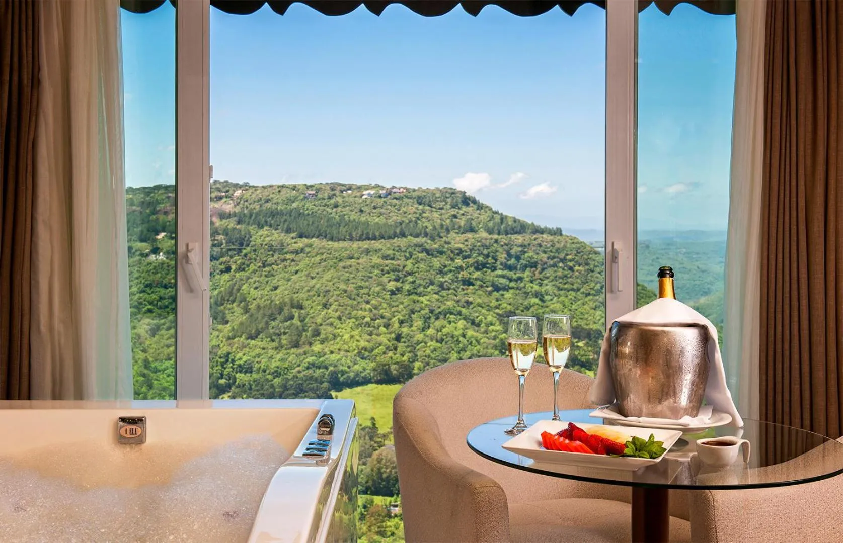 Hot Tub in Villa Bella Hotel & SPA Gramado