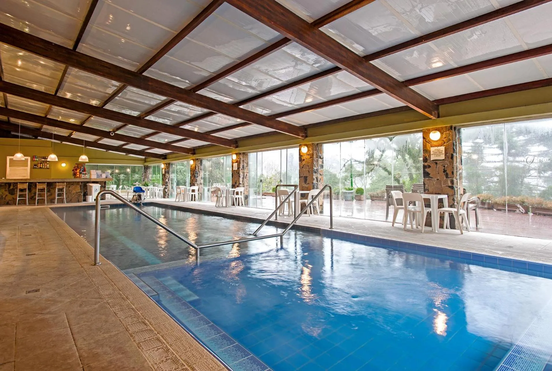 Swimming pool in Villa Bella Hotel & SPA Gramado