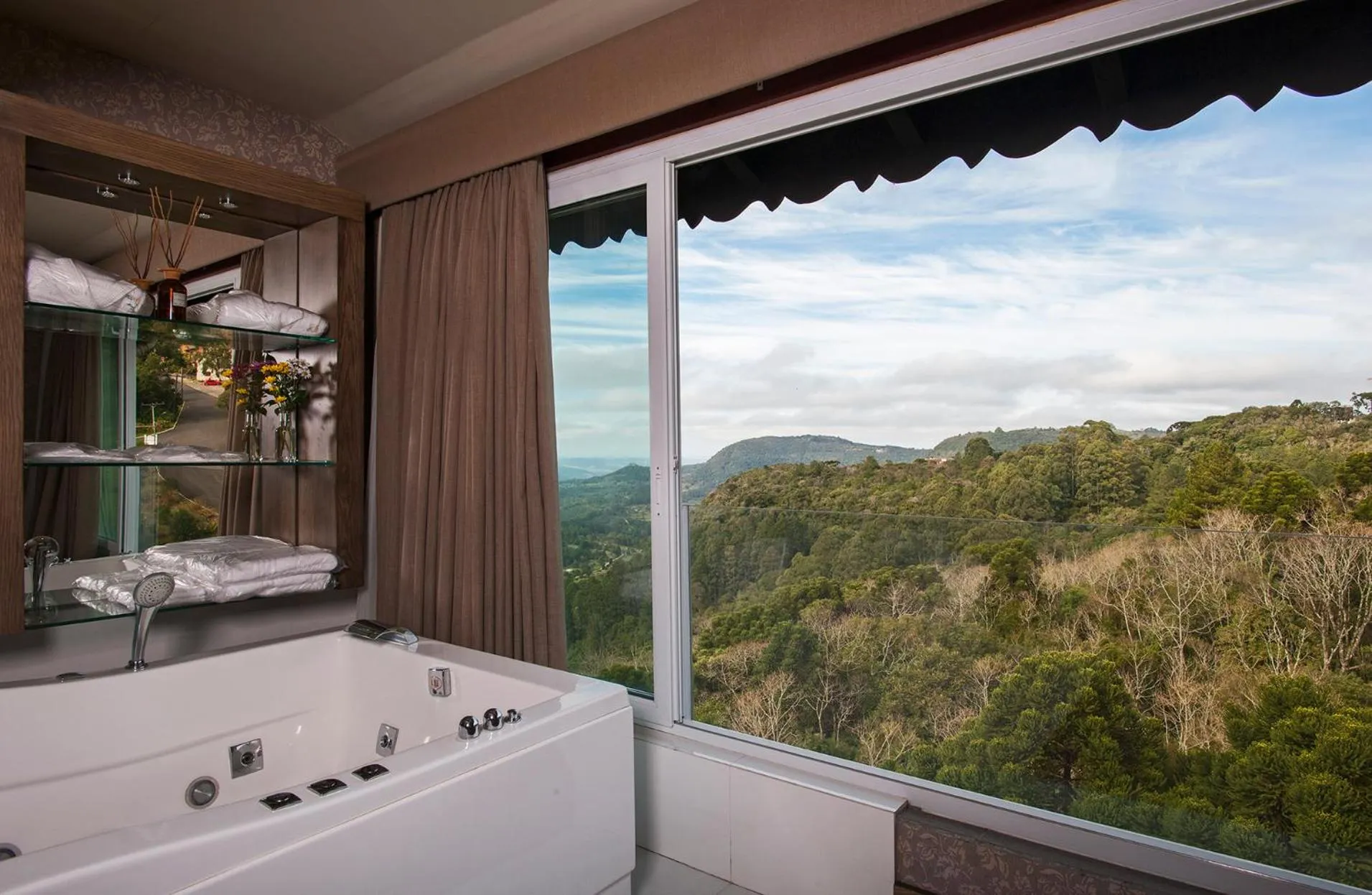 Hot Tub in Villa Bella Hotel & SPA Gramado