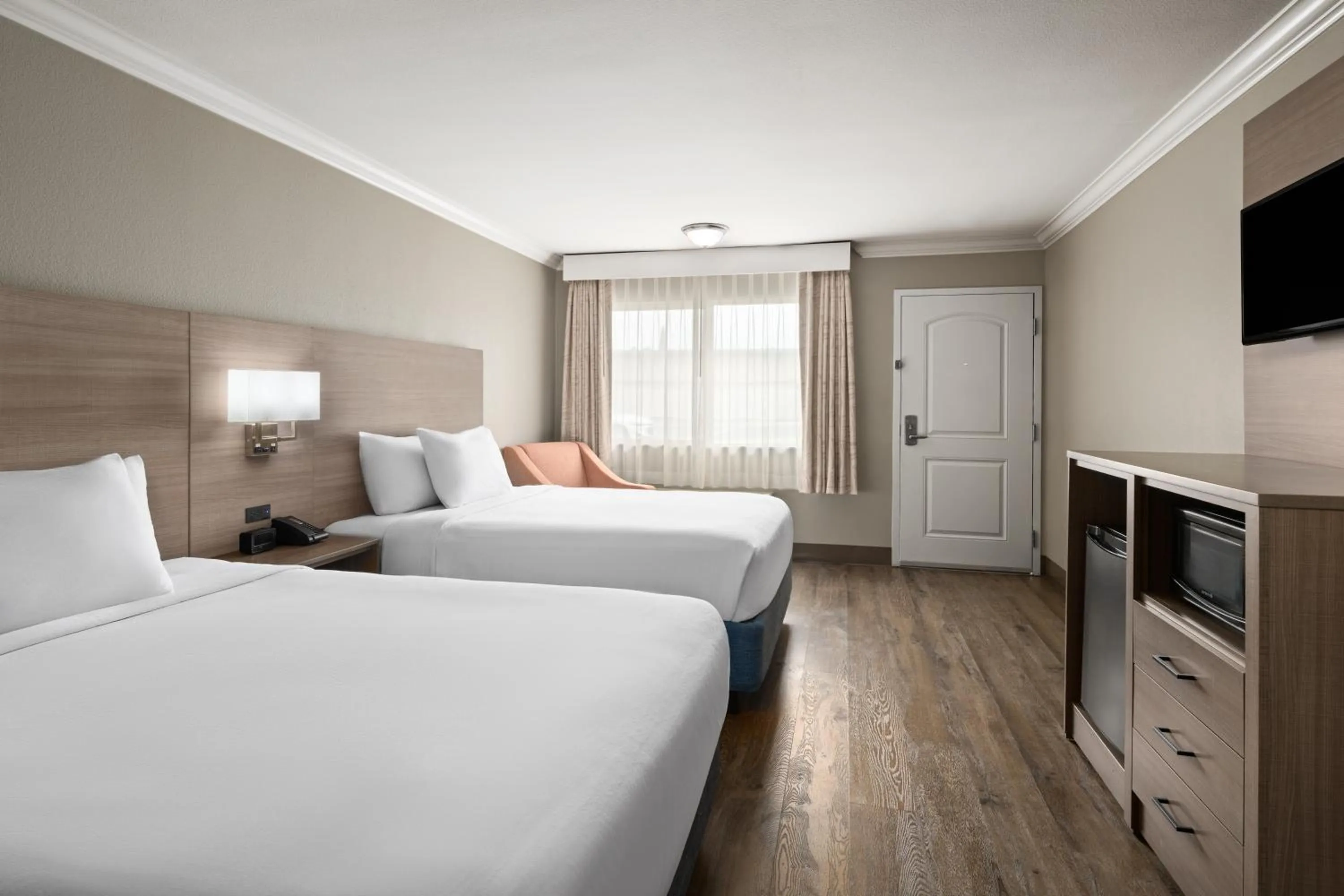 Bedroom, Bed in Solara Inn and Suites