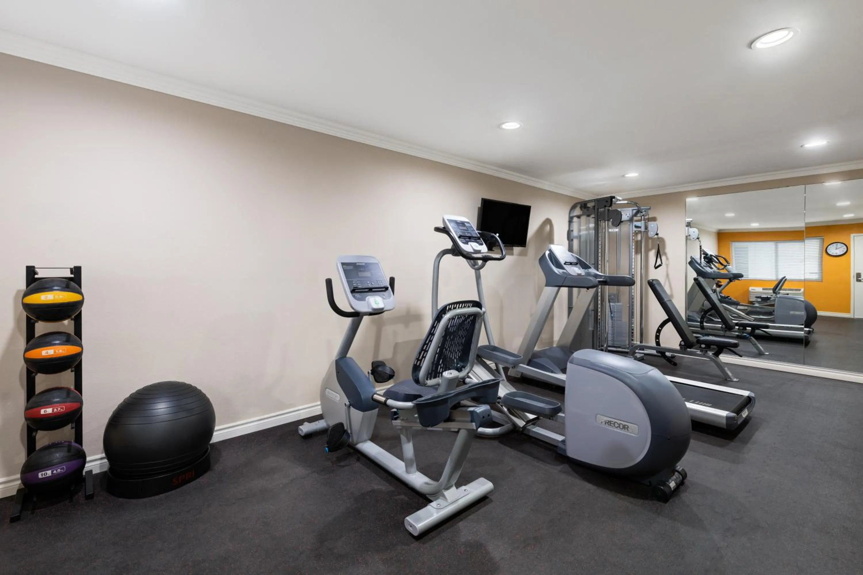Fitness centre/facilities in Solara Inn and Suites