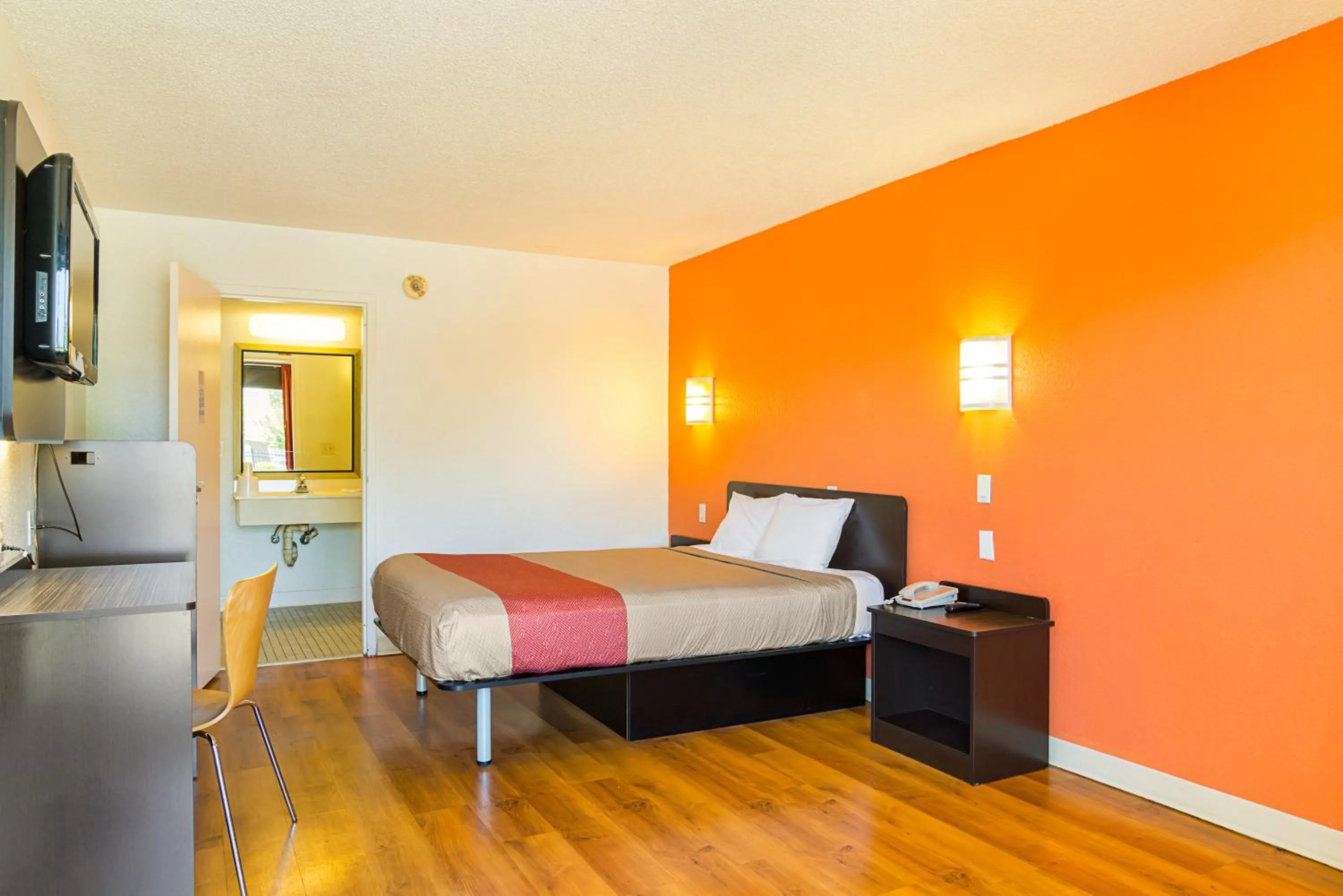 Bedroom, Bed in Motel 6-Little Rock, AR - West