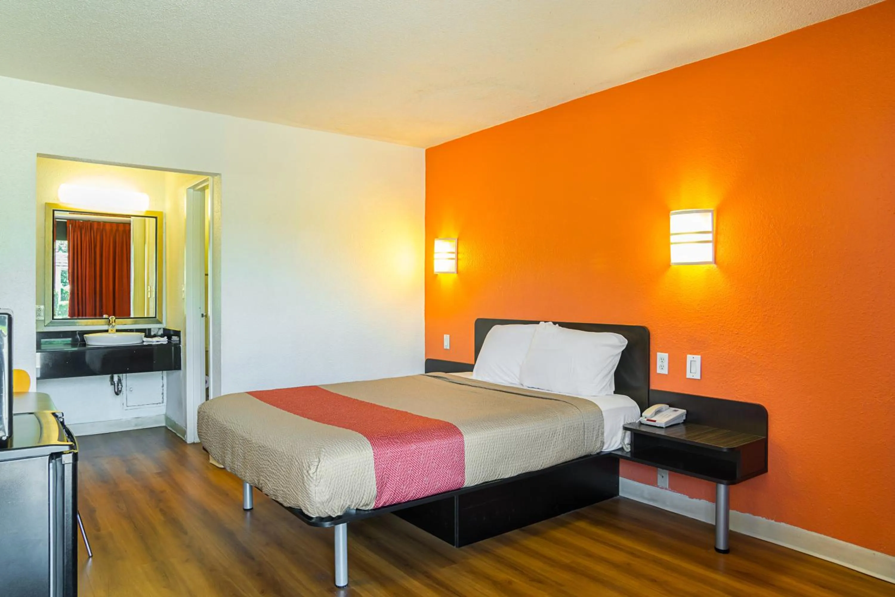 Bedroom, Bed in Motel 6-Little Rock, AR - West