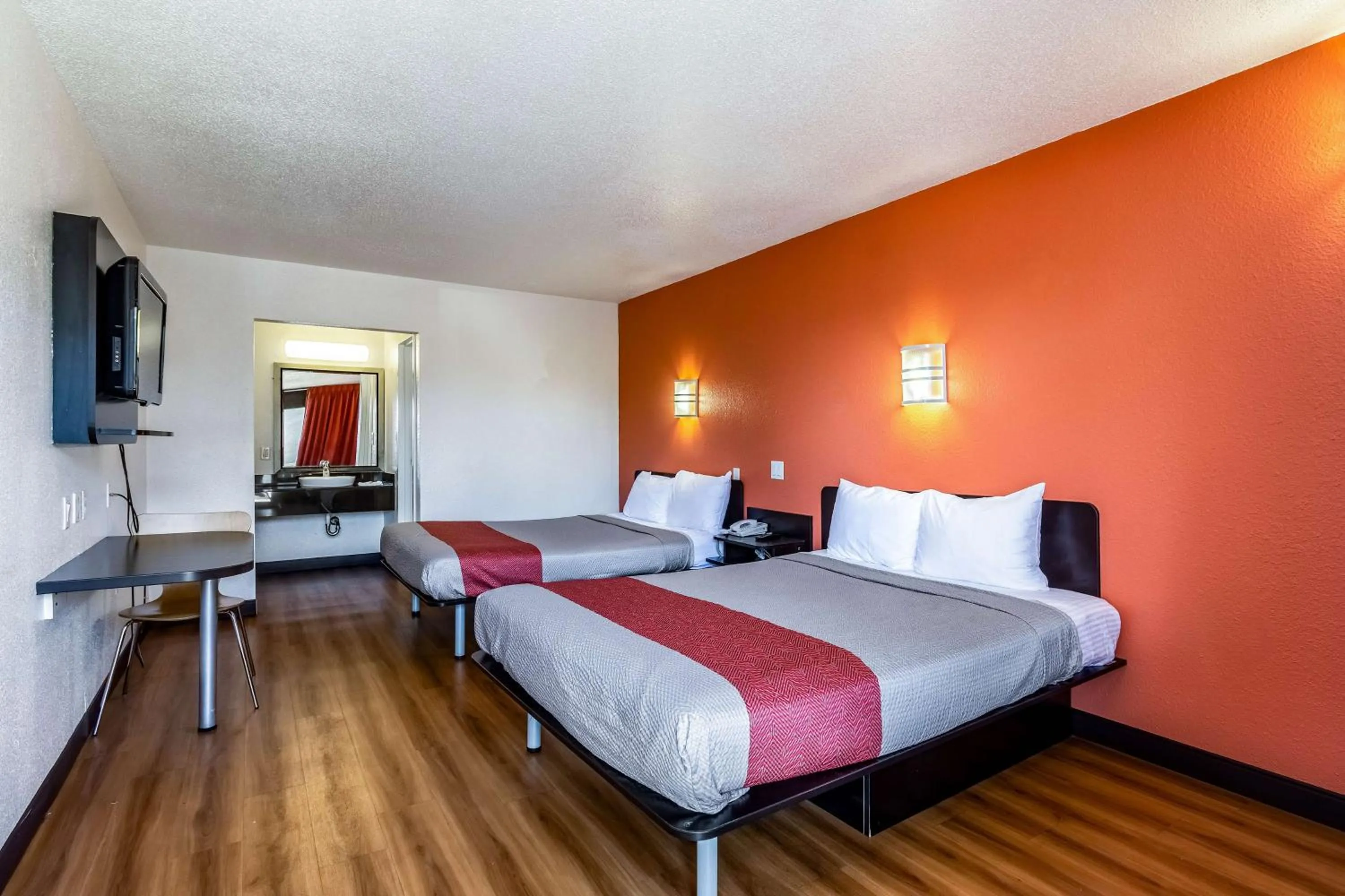 TV and multimedia, Bed in Motel 6-Little Rock, AR - West