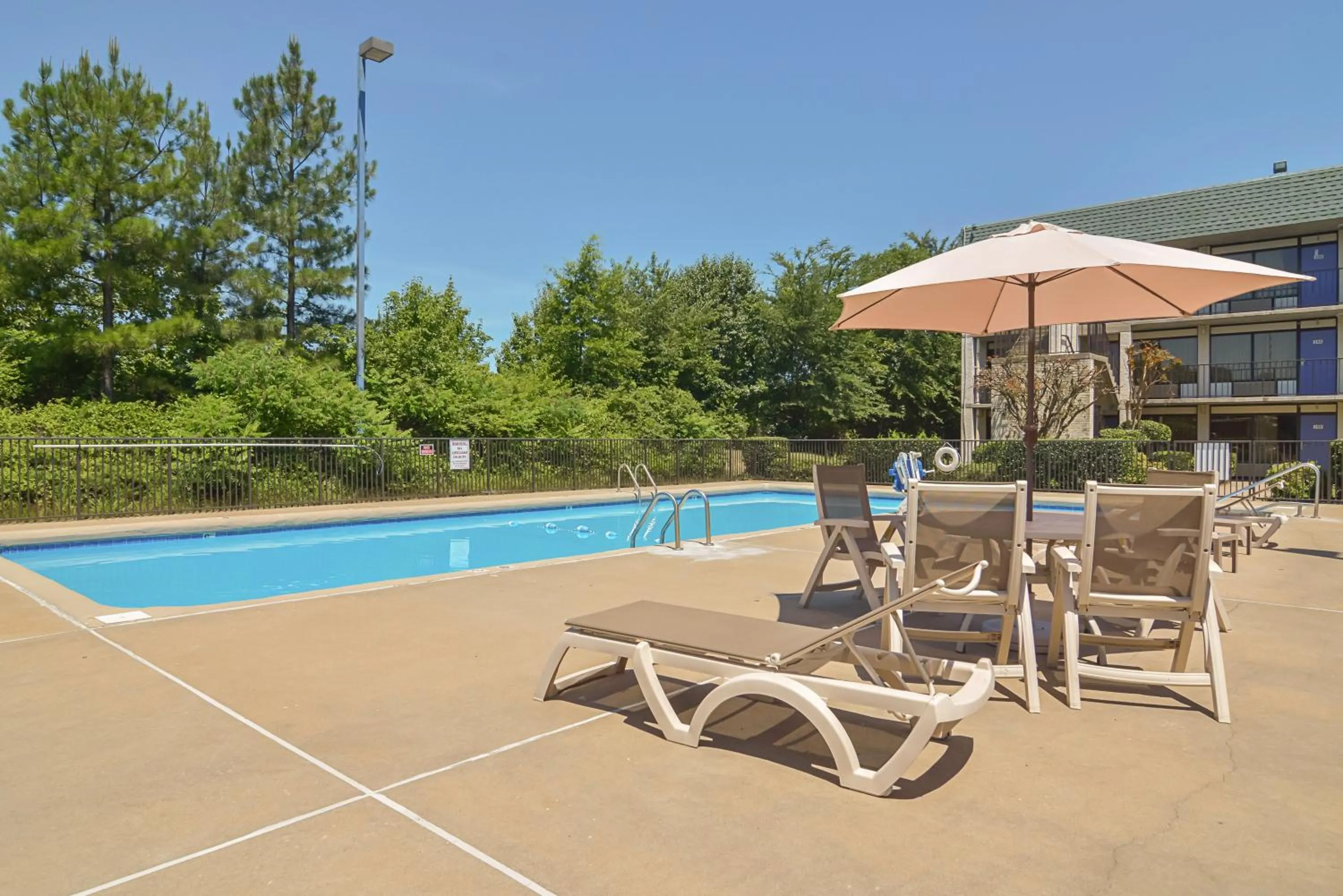 Swimming pool in Motel 6-Little Rock, AR - West