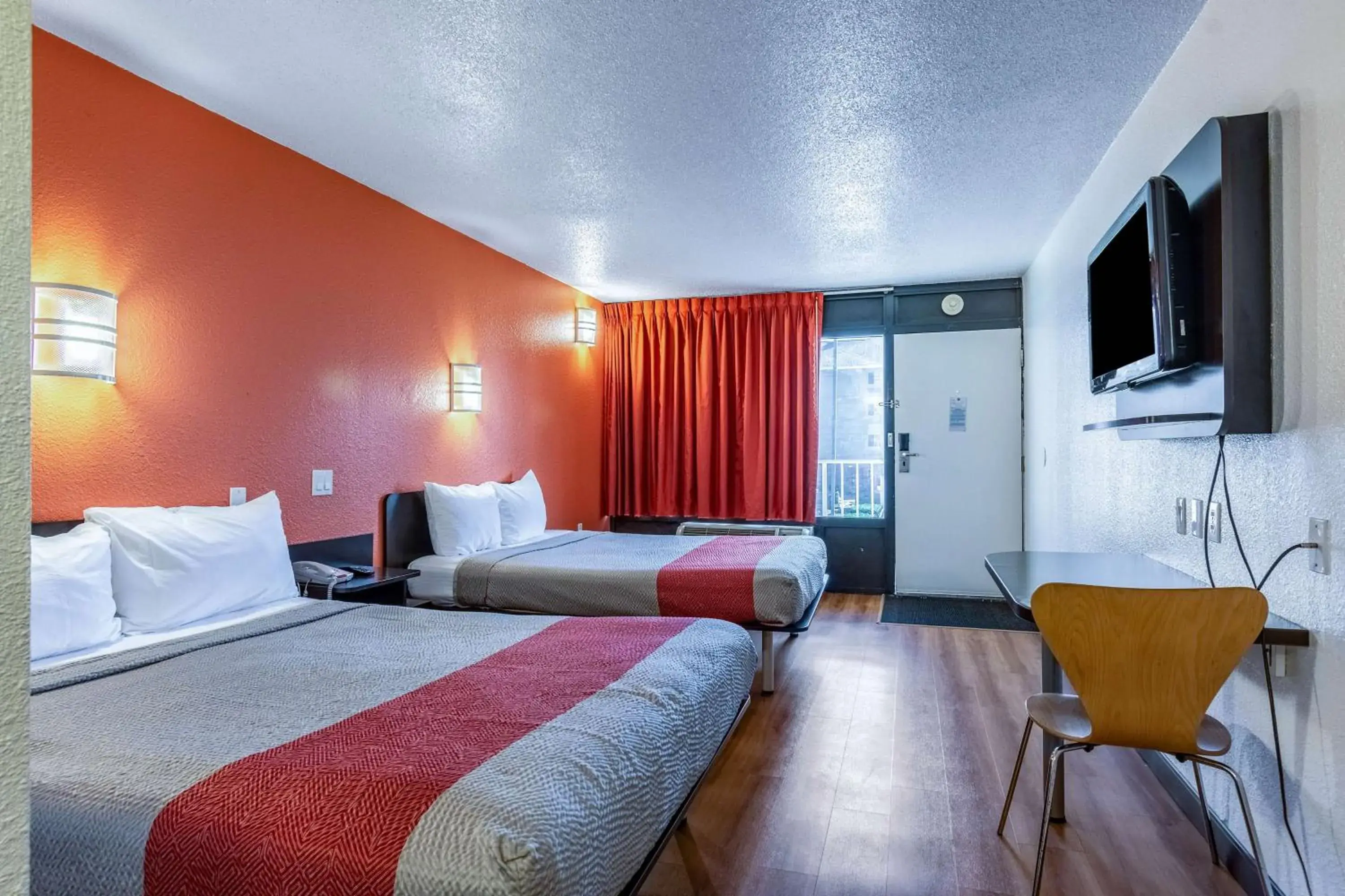 Deluxe Queen Room with Two Queen Beds - Smoking in Motel 6-Little Rock, AR - West Deluxe Queen Room with Two Queen Beds - Smoking in Motel 6-Little Rock, AR - West