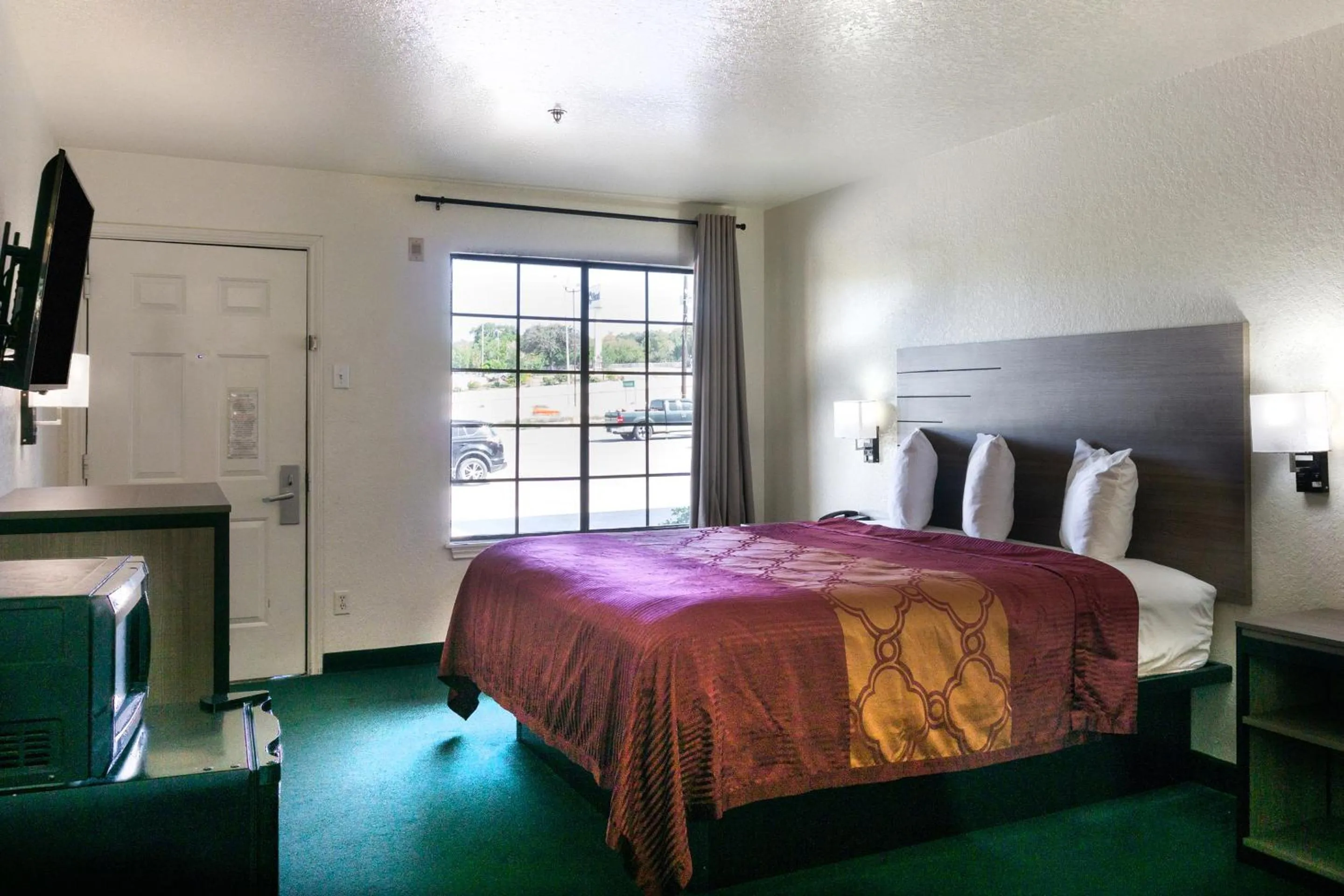 Bedroom, Bed in OYO Inn & Suites Medical Center San Antonio