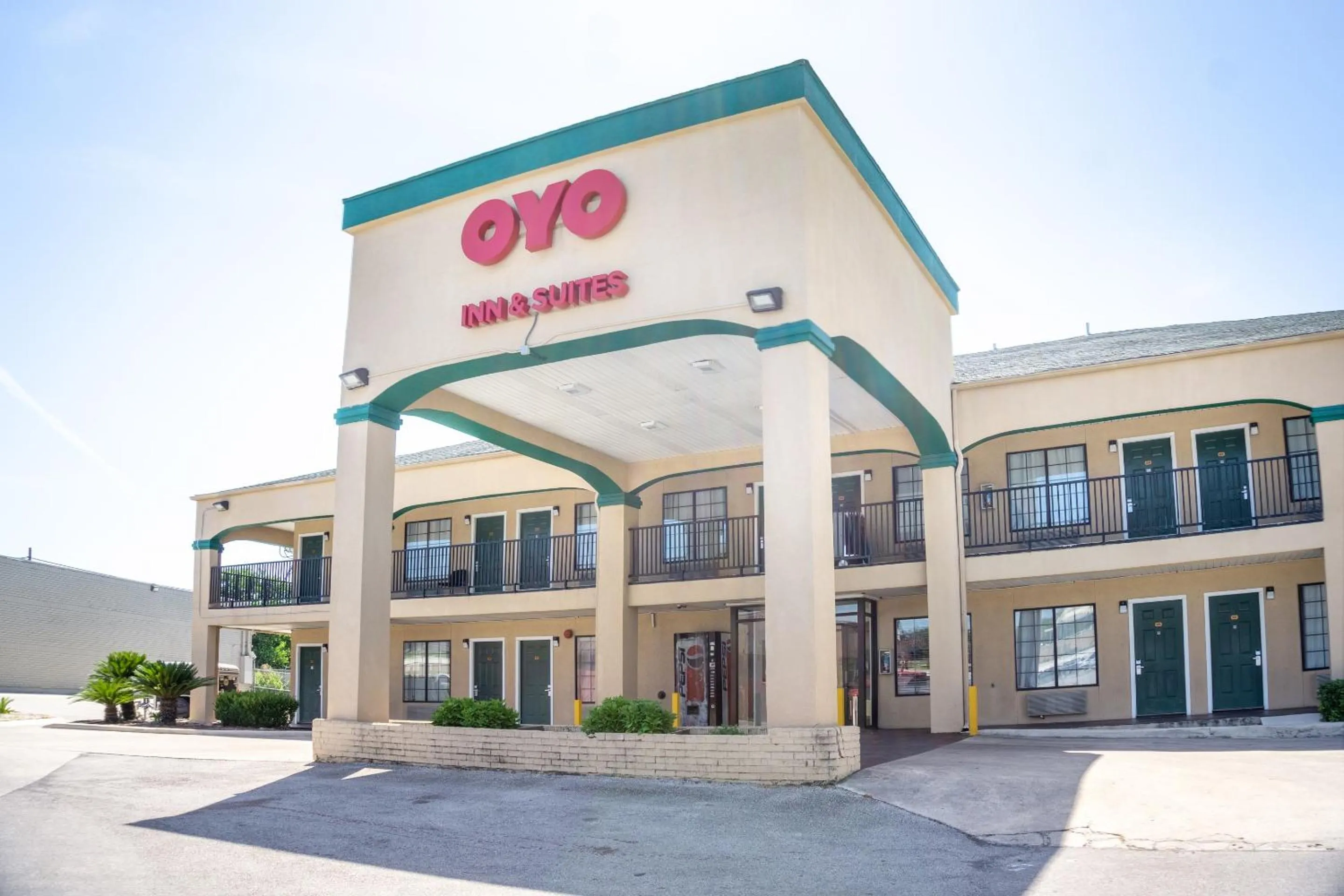 Facade/entrance in OYO Inn & Suites Medical Center San Antonio
