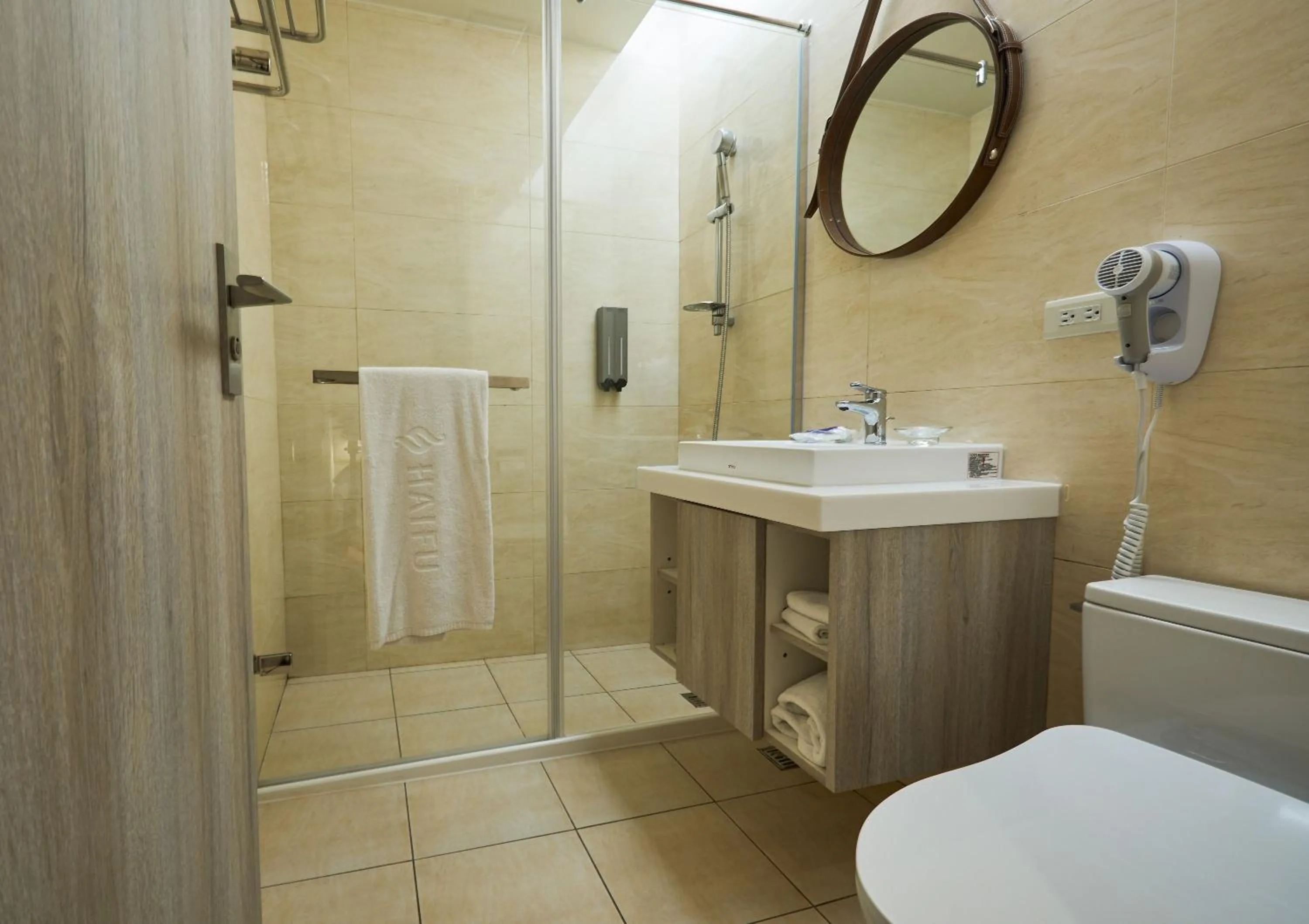 Toilet in Hai Fu Hotel & Suites