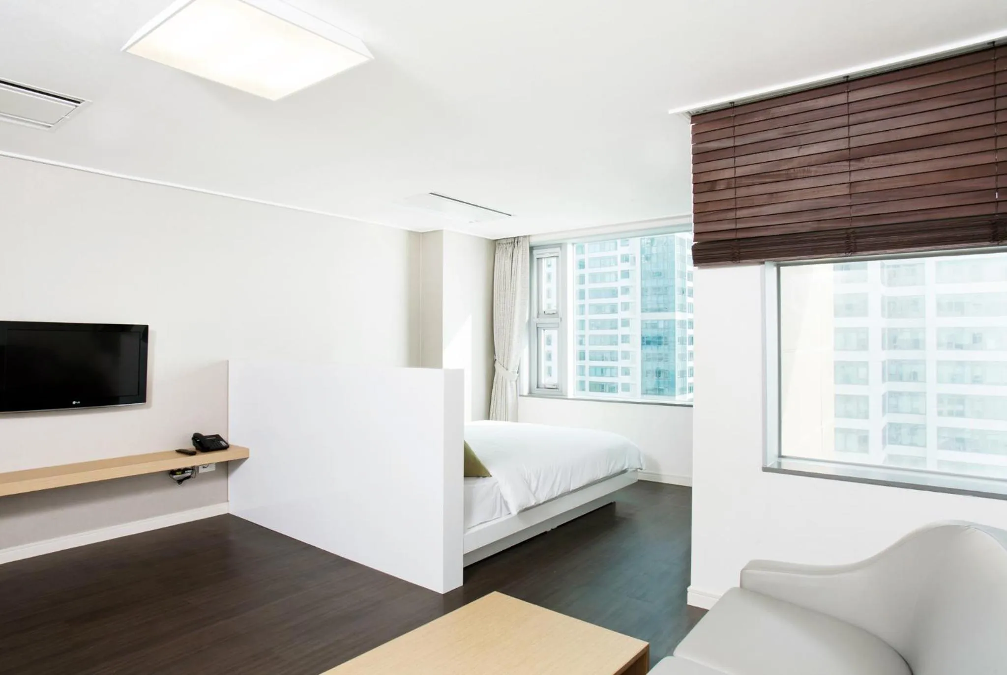 Photo of the whole room, Bed in Hanwha Resort Haeundae