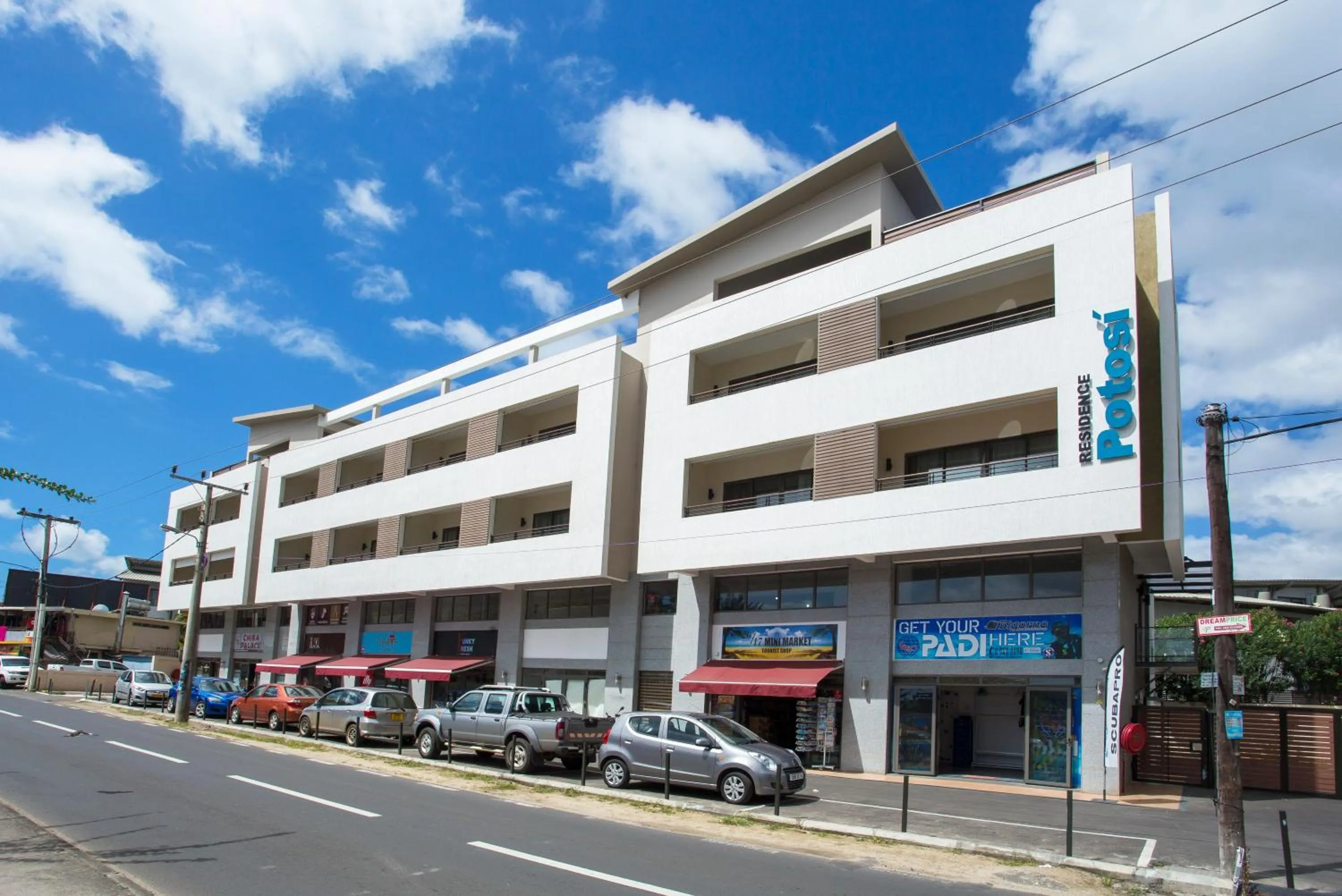 Facade/entrance in Residence Potosi