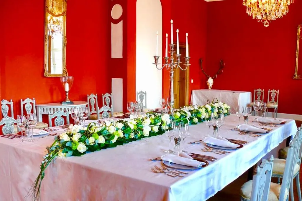 Restaurant/places to eat in Jagdschloss Kotelow