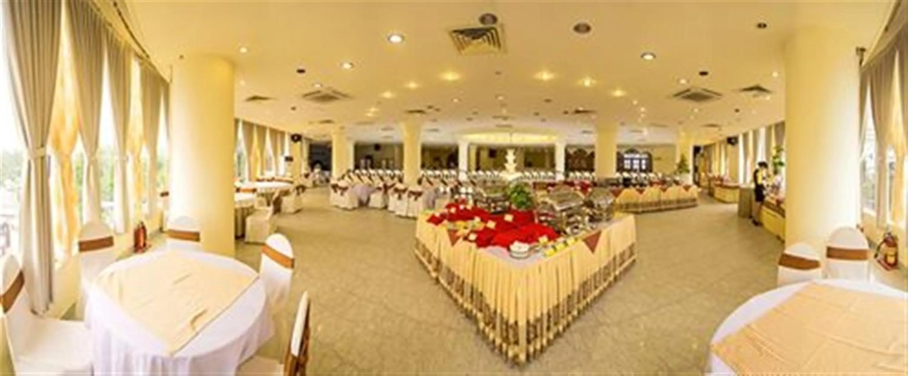 Restaurant/places to eat in Sammy Hotel