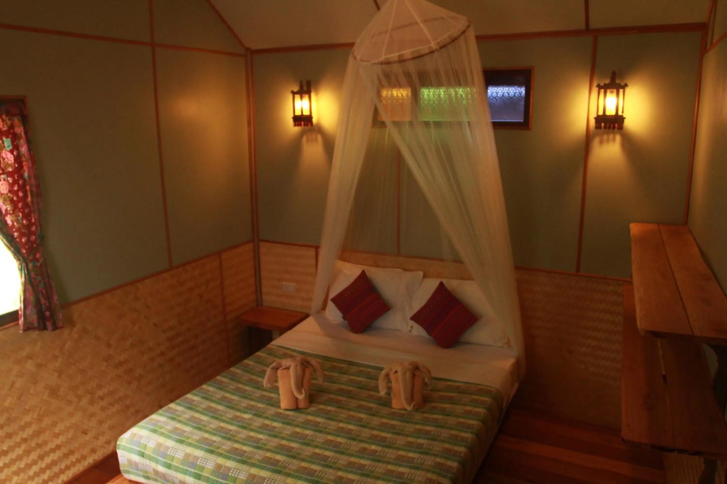 Bed in Longtail Beach Resort