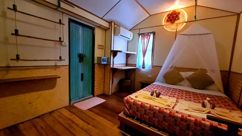 Bed in Longtail Beach Resort