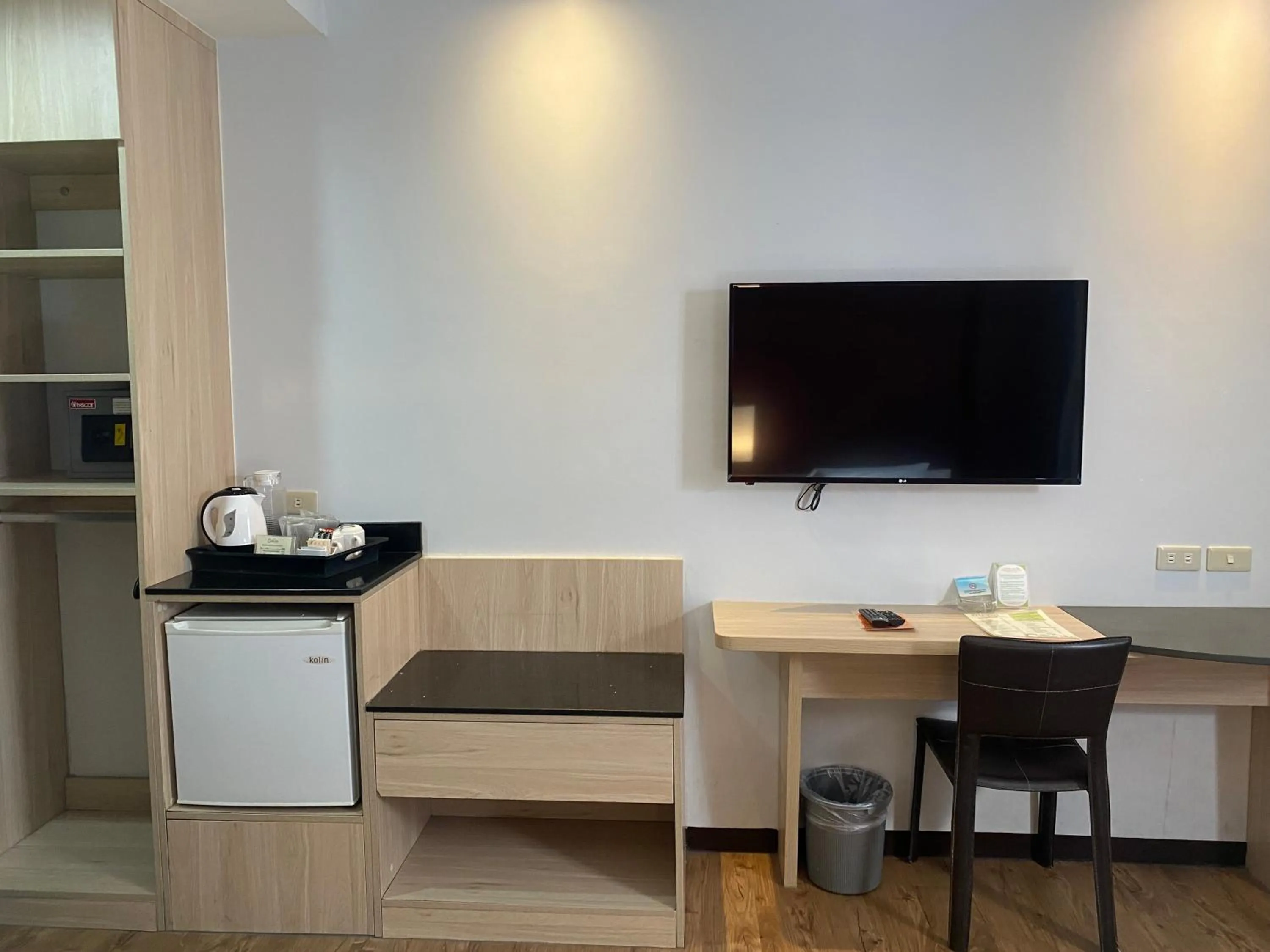 TV and multimedia in Circle Inn Hotel and Suites Bacolod