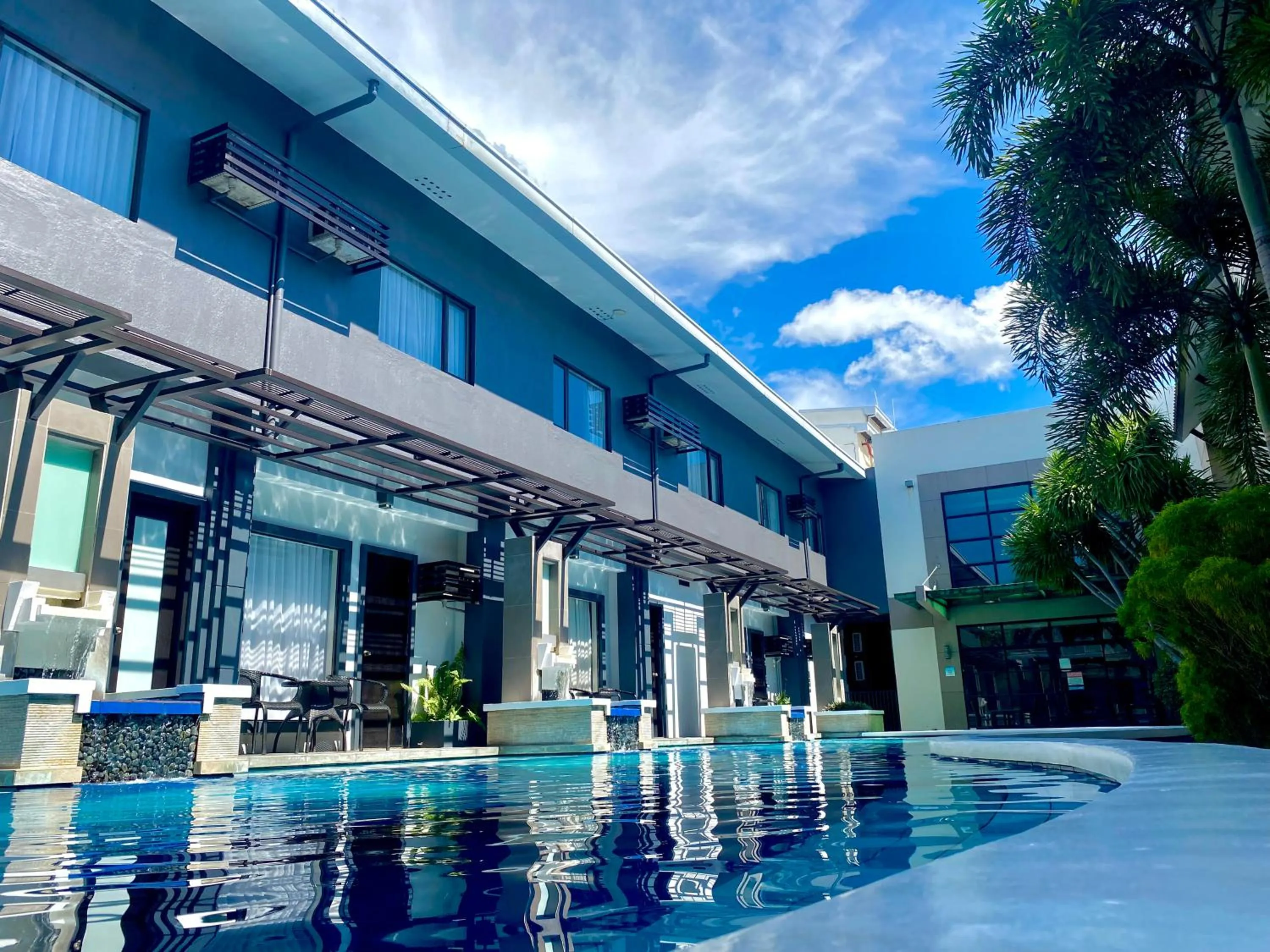 Swimming pool in Circle Inn Hotel and Suites Bacolod