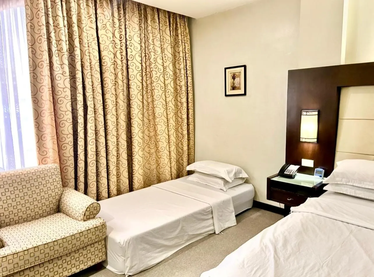 Bed in Circle Inn Hotel and Suites Bacolod