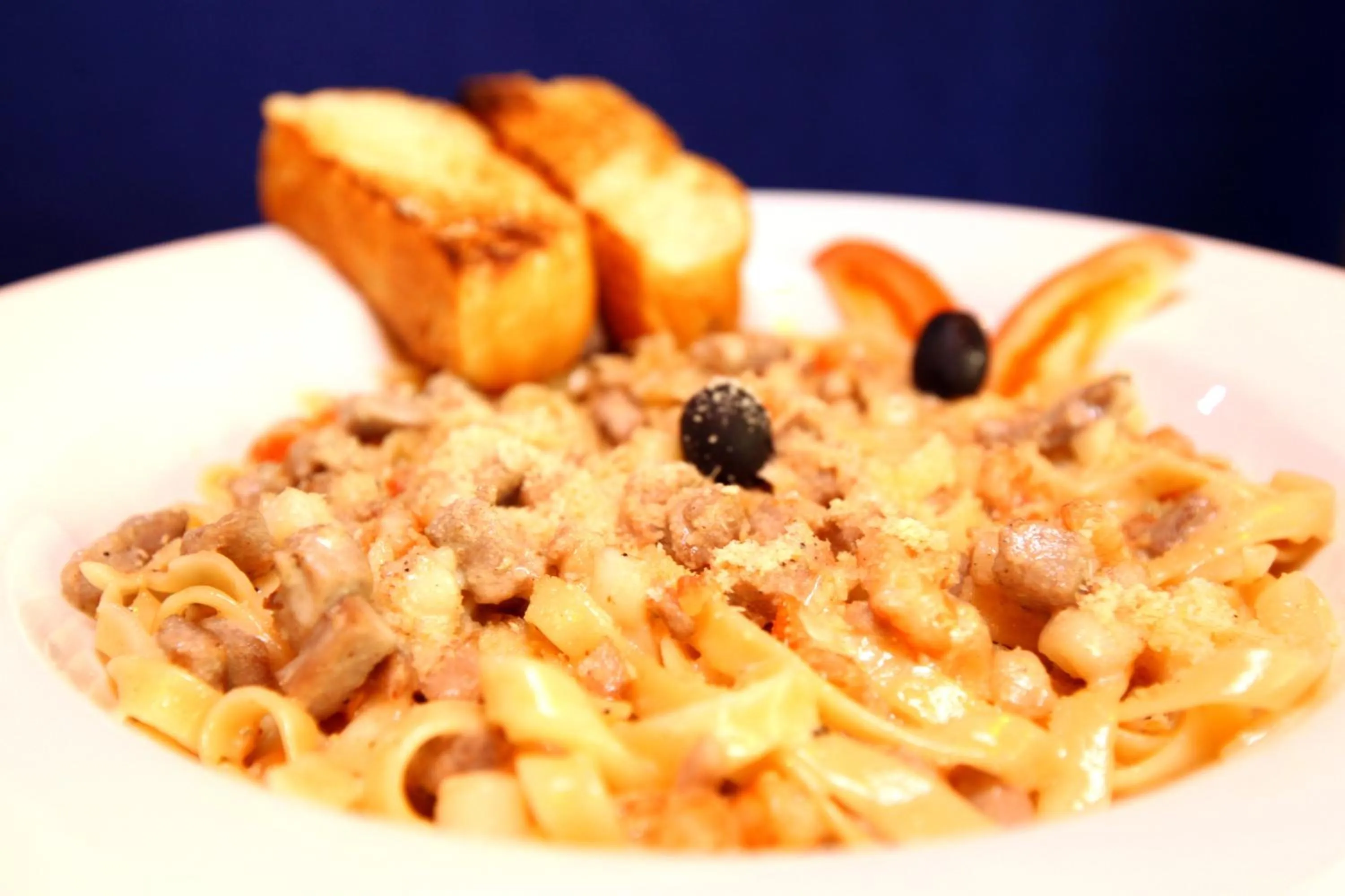 Restaurant/places to eat in The Beehive