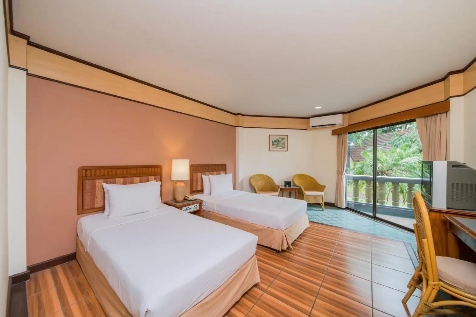 Bedroom, Bed in Botany Beach Resort Pattaya