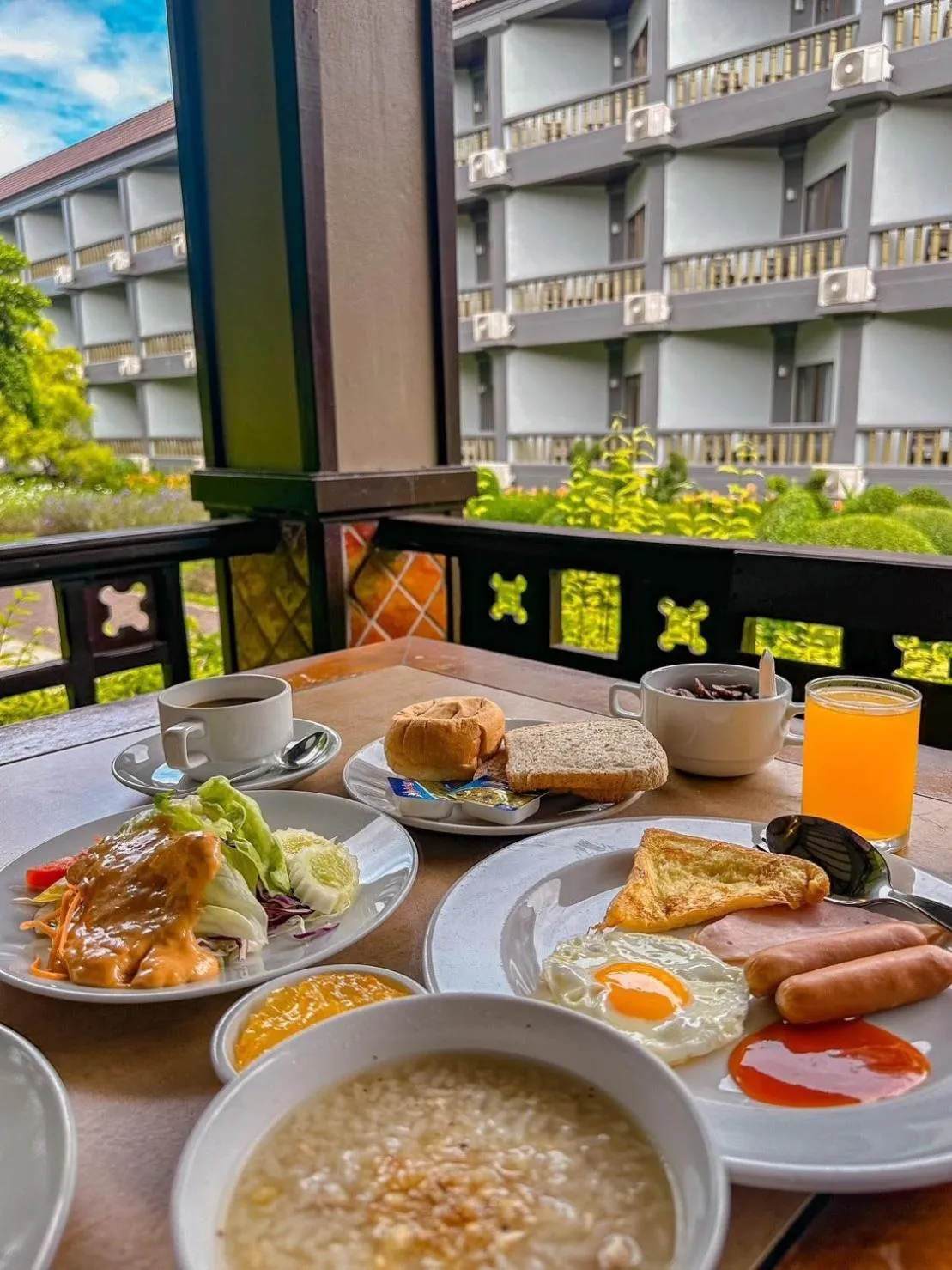 Breakfast in Botany Beach Resort Pattaya