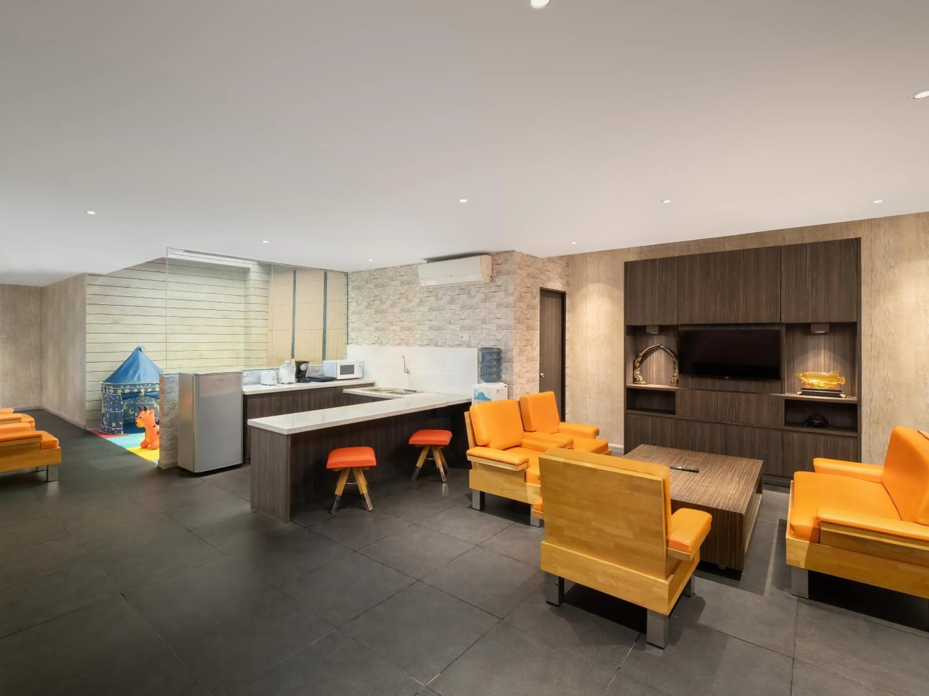 Seating area in Swiss-Belinn Medan