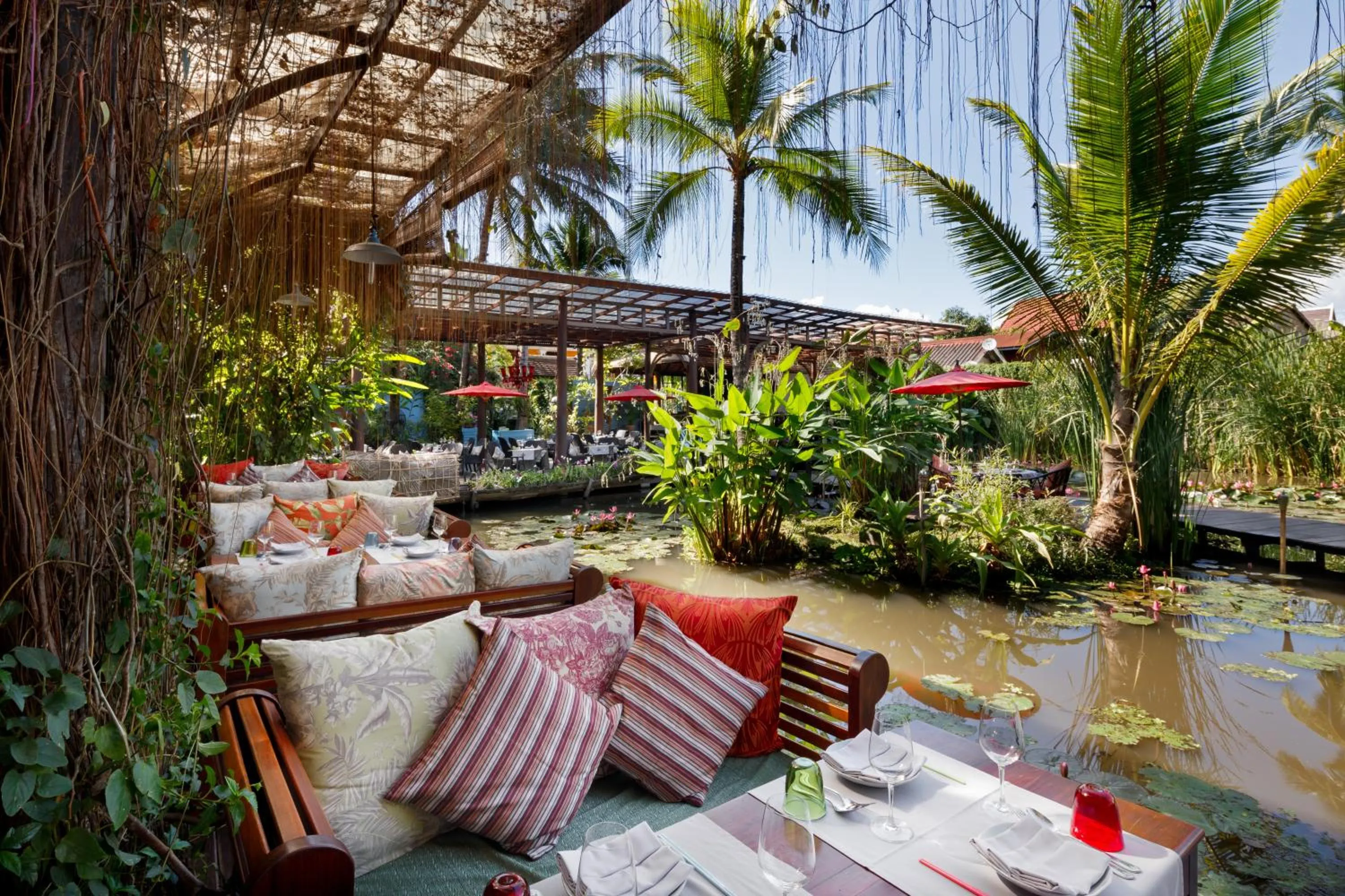 Restaurant/places to eat in Maison Dalabua