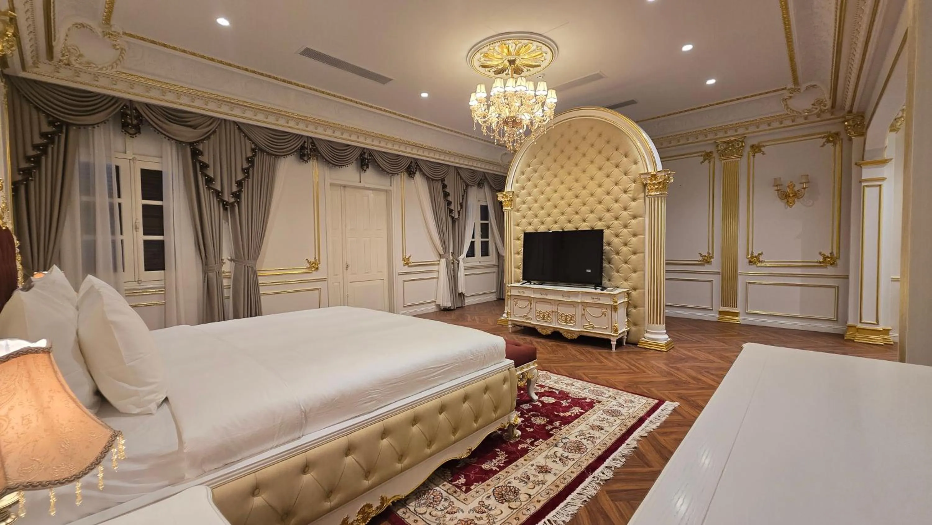 TV and multimedia, Bed in Champa Palace Hotel