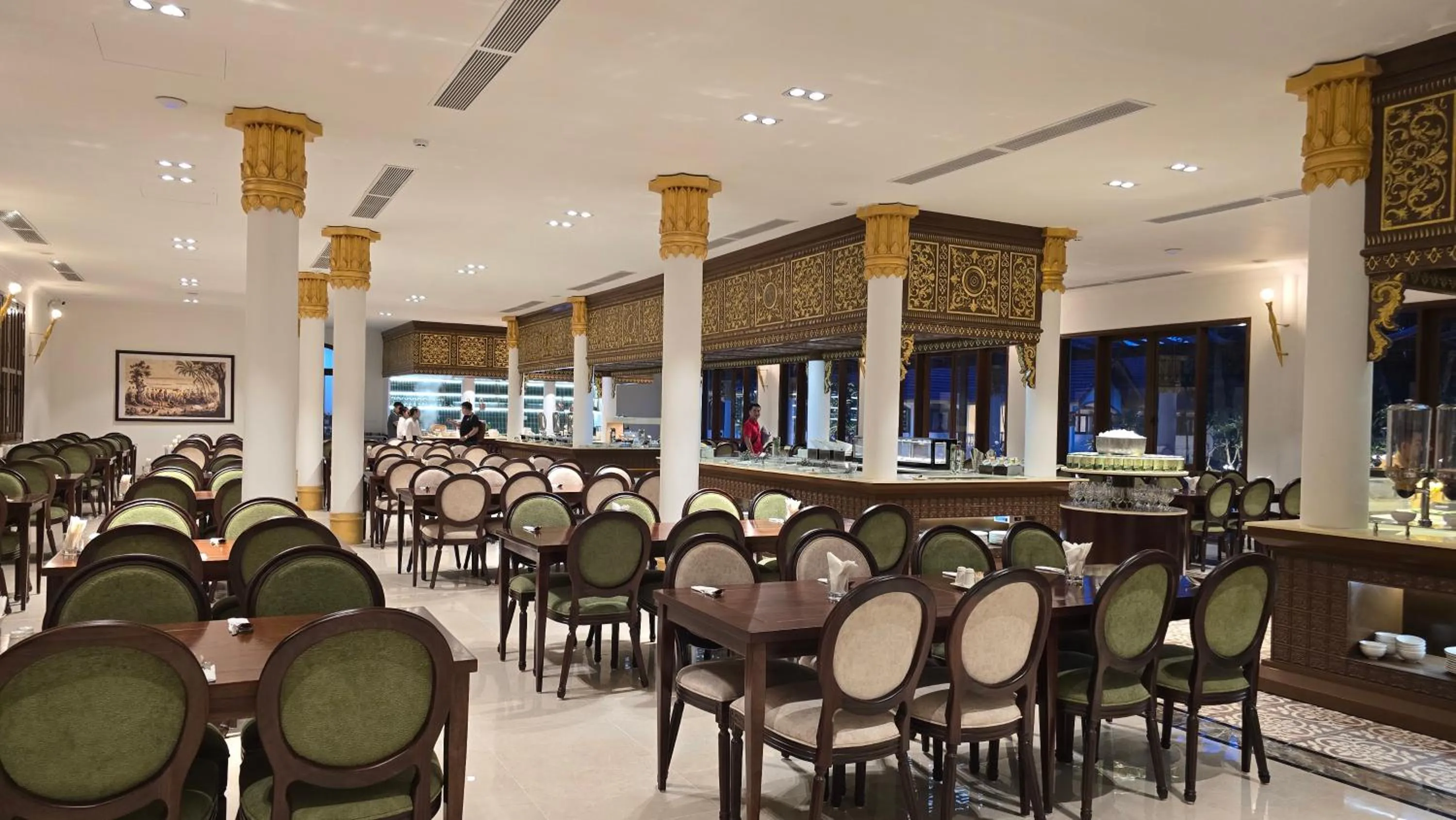 Restaurant/places to eat in Champa Palace Hotel