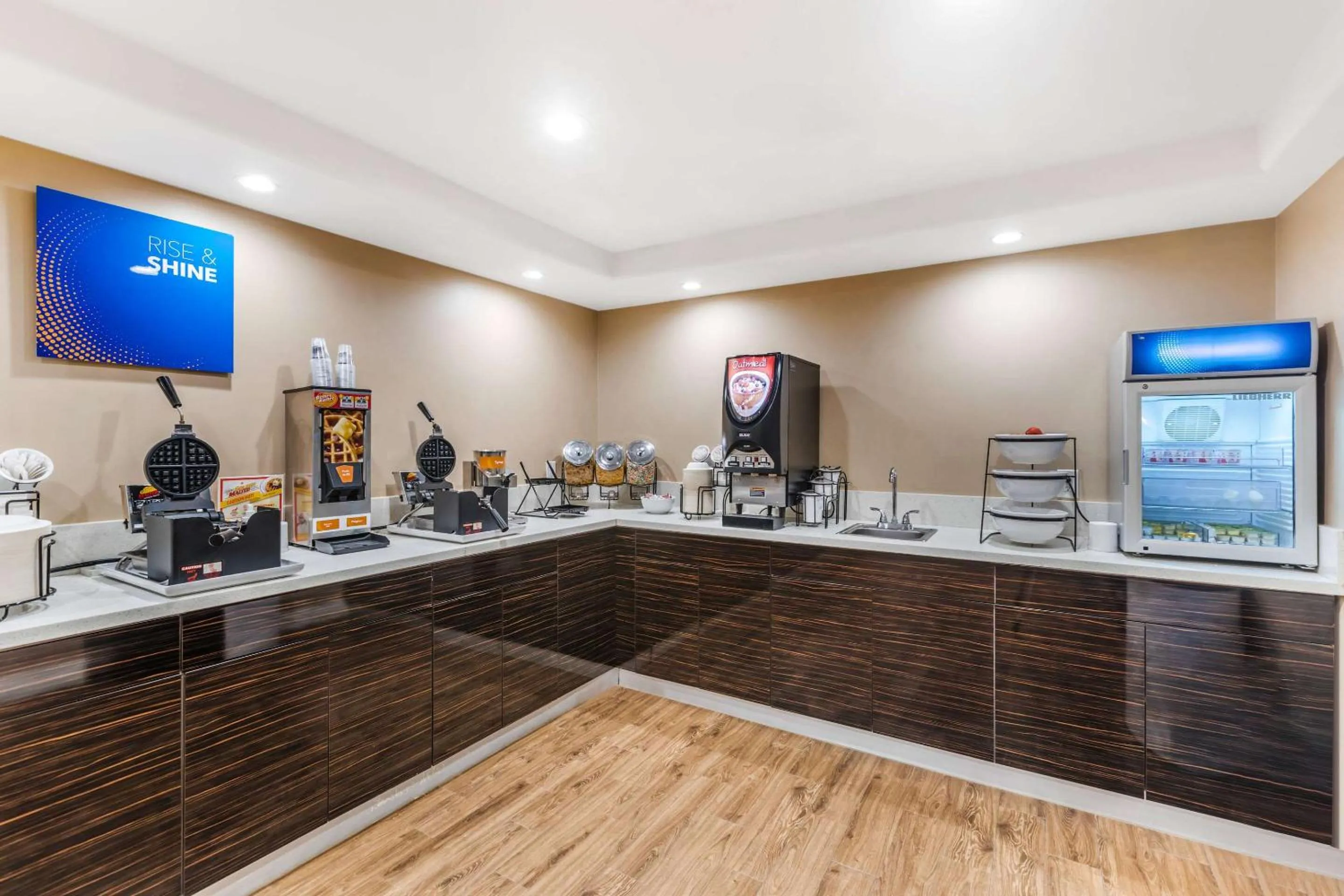 Breakfast in Comfort Inn Monterey Park - Los Angeles