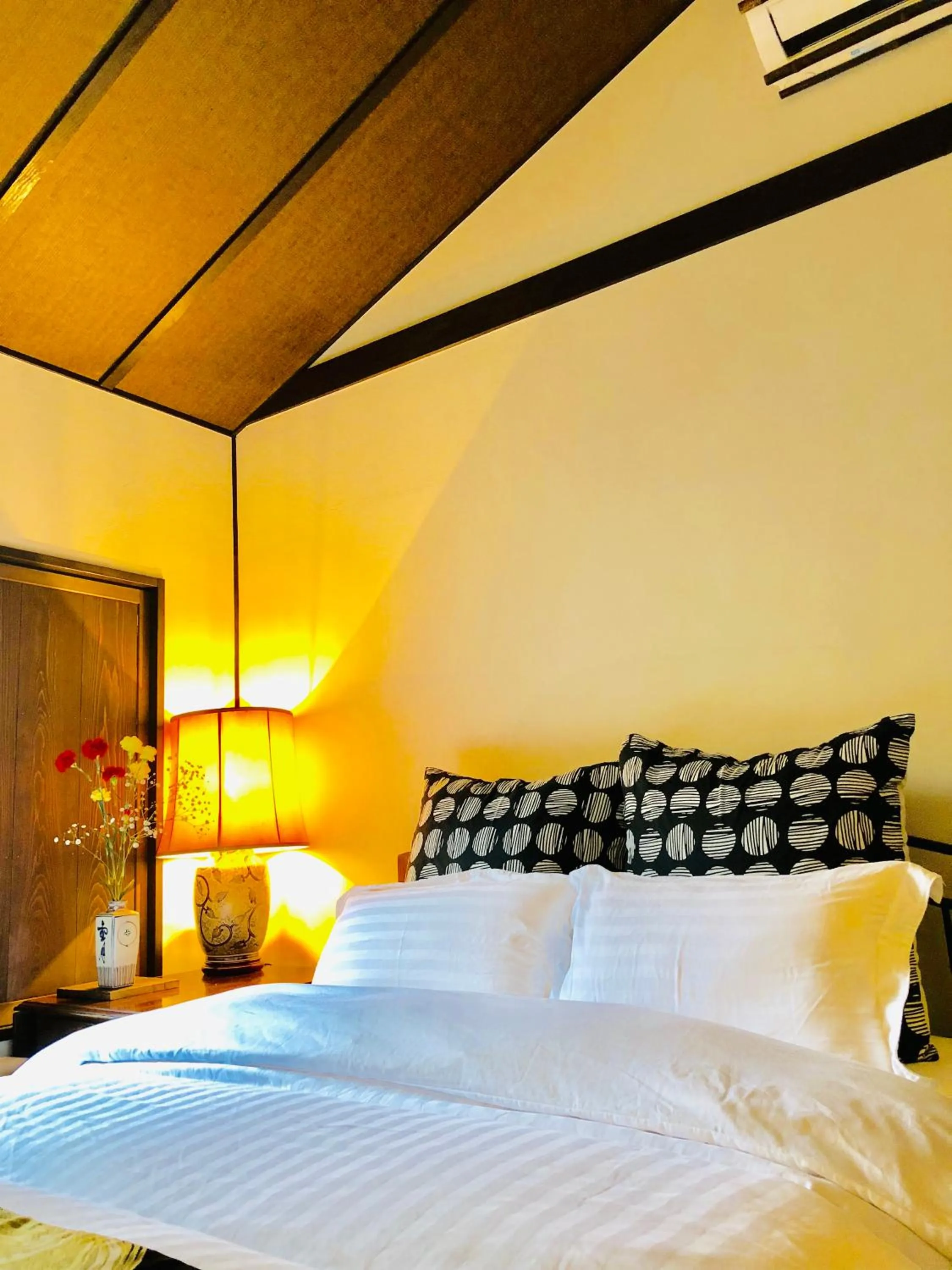 Bedroom, Bed in 京町家-椿庵Kyomachiya-Tsubakian