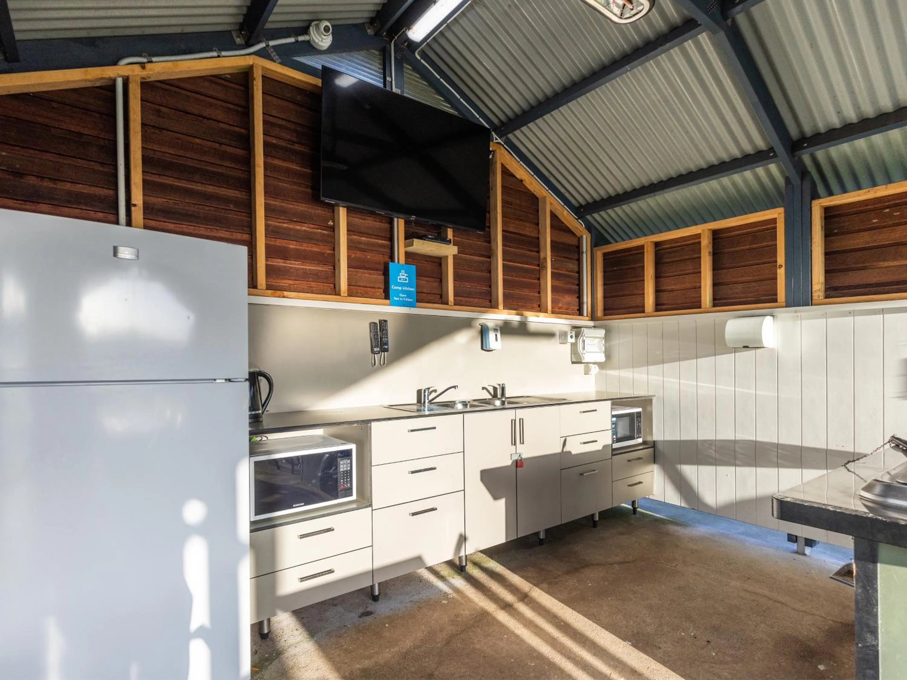 Kitchen or kitchenette in NRMA Port Campbell Holiday Park