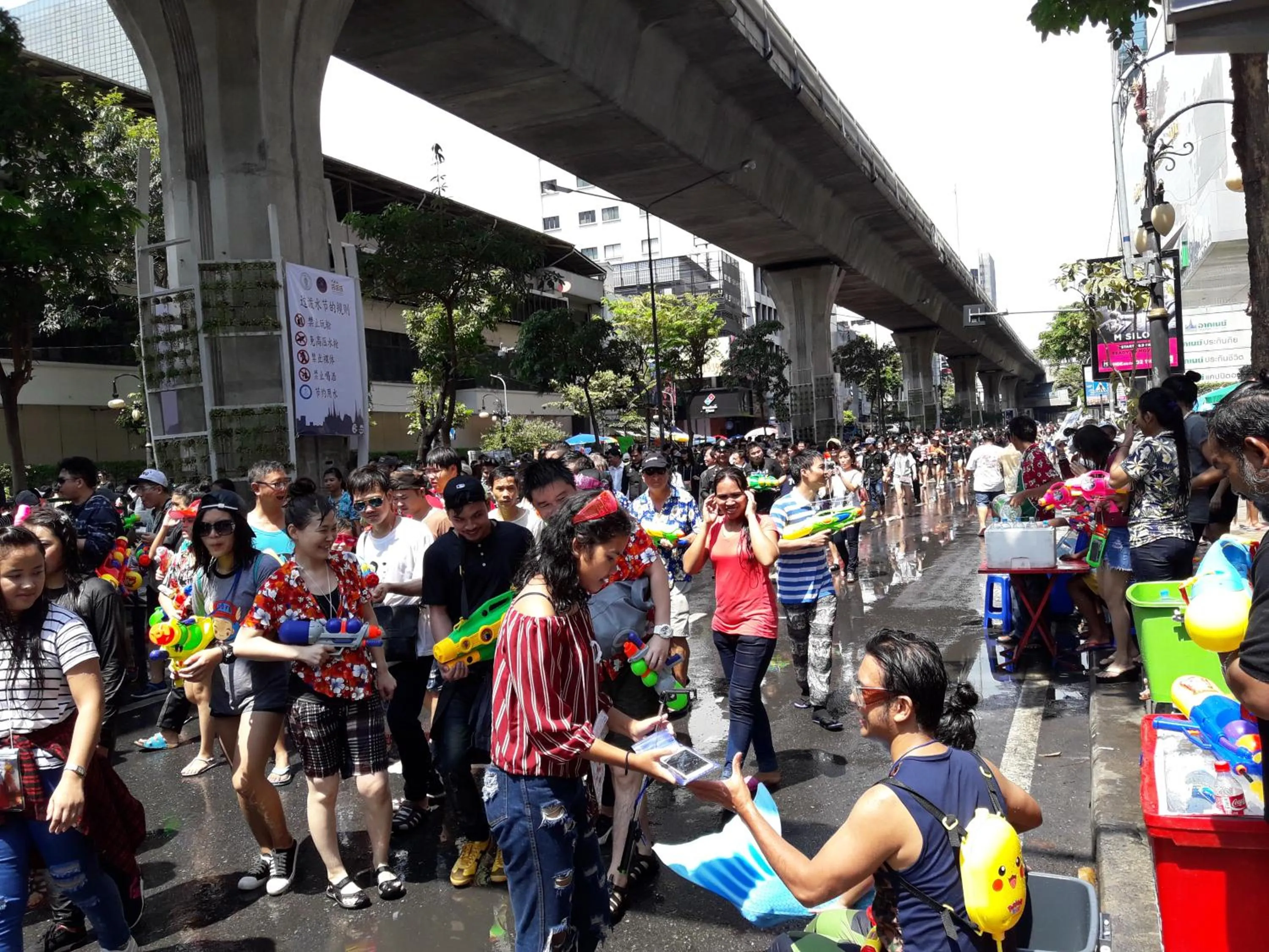 People in Thaiphiphat house