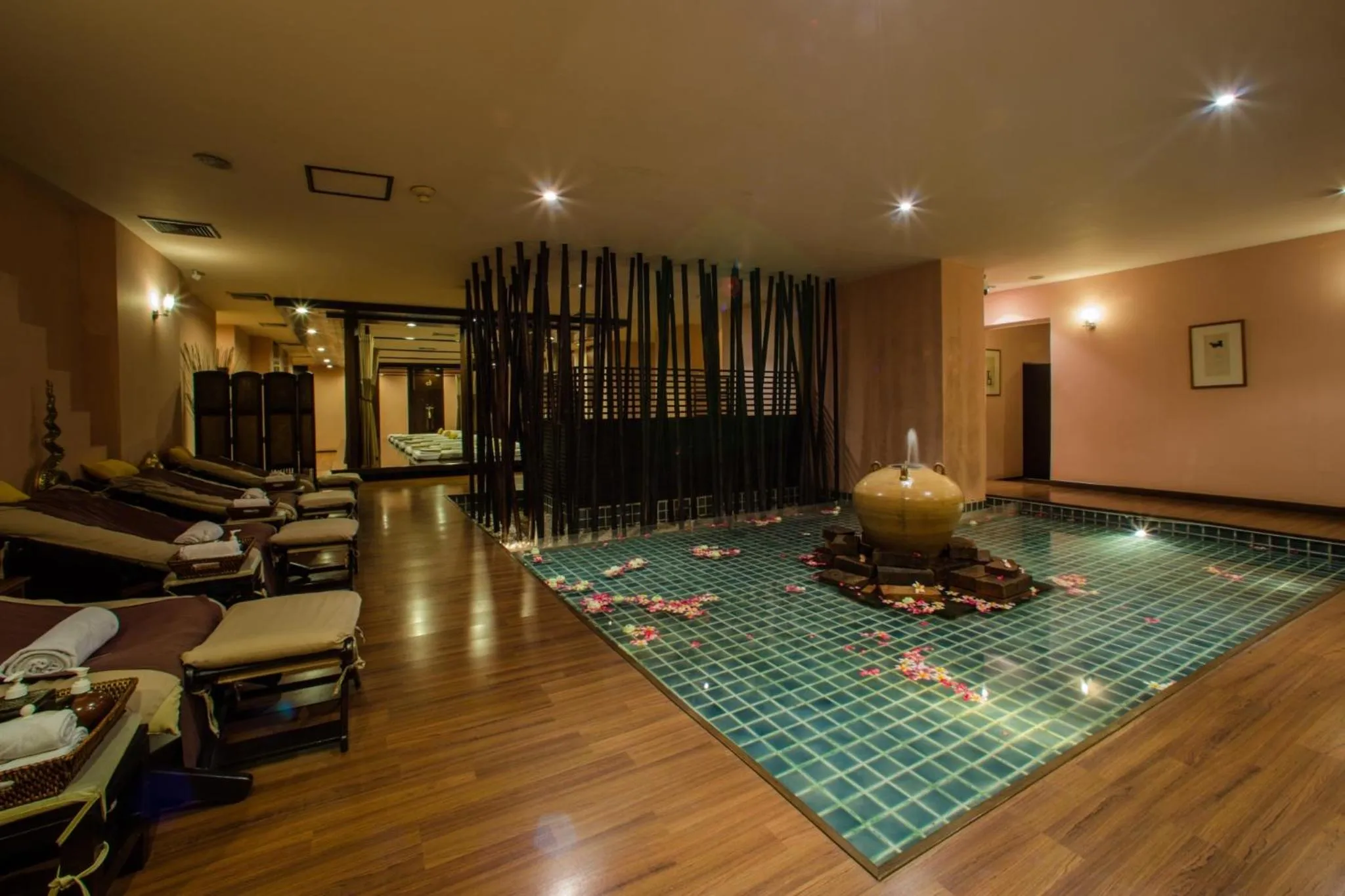 Topland Hotel & Convention Centre