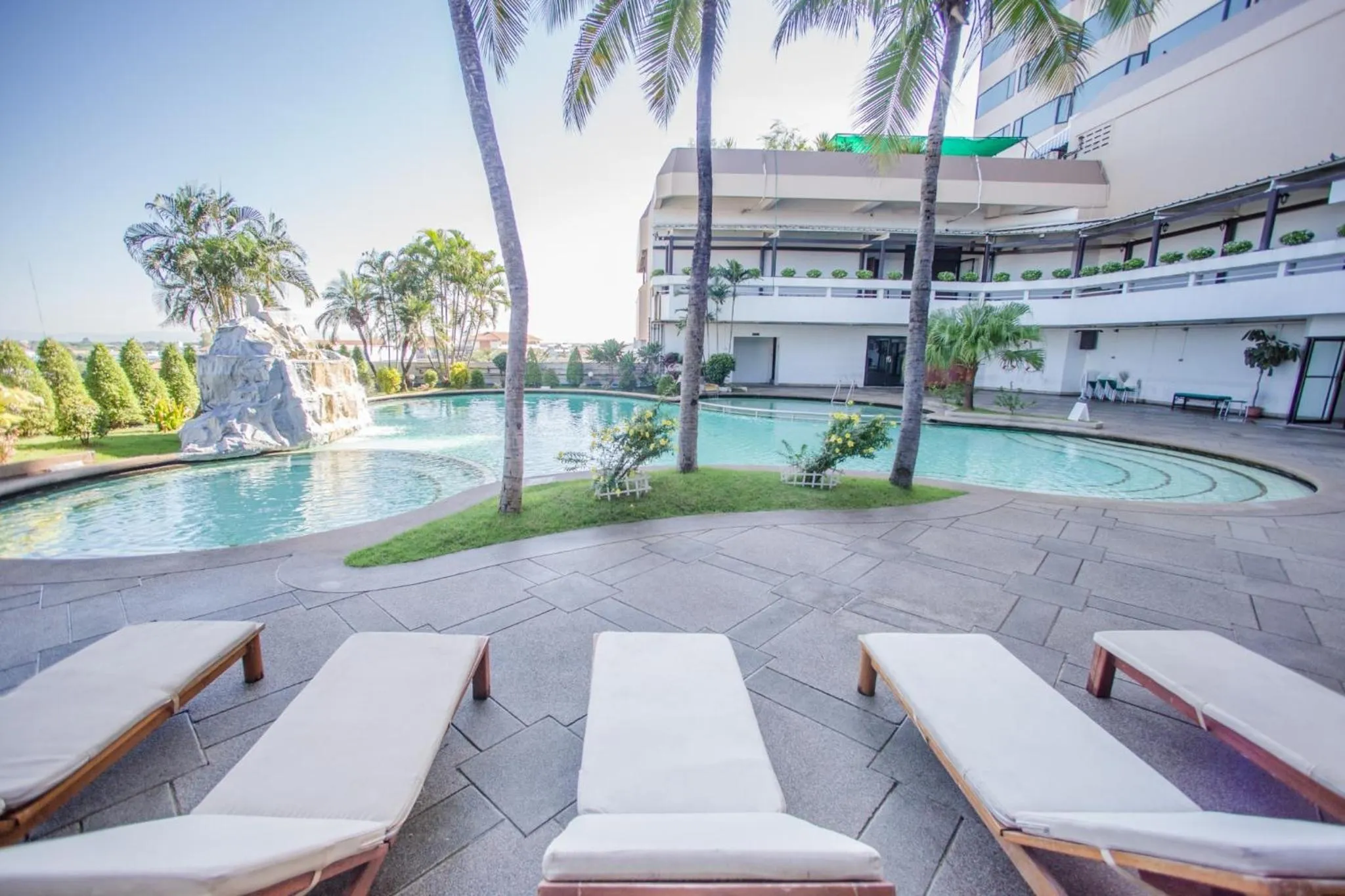 Topland Hotel & Convention Centre