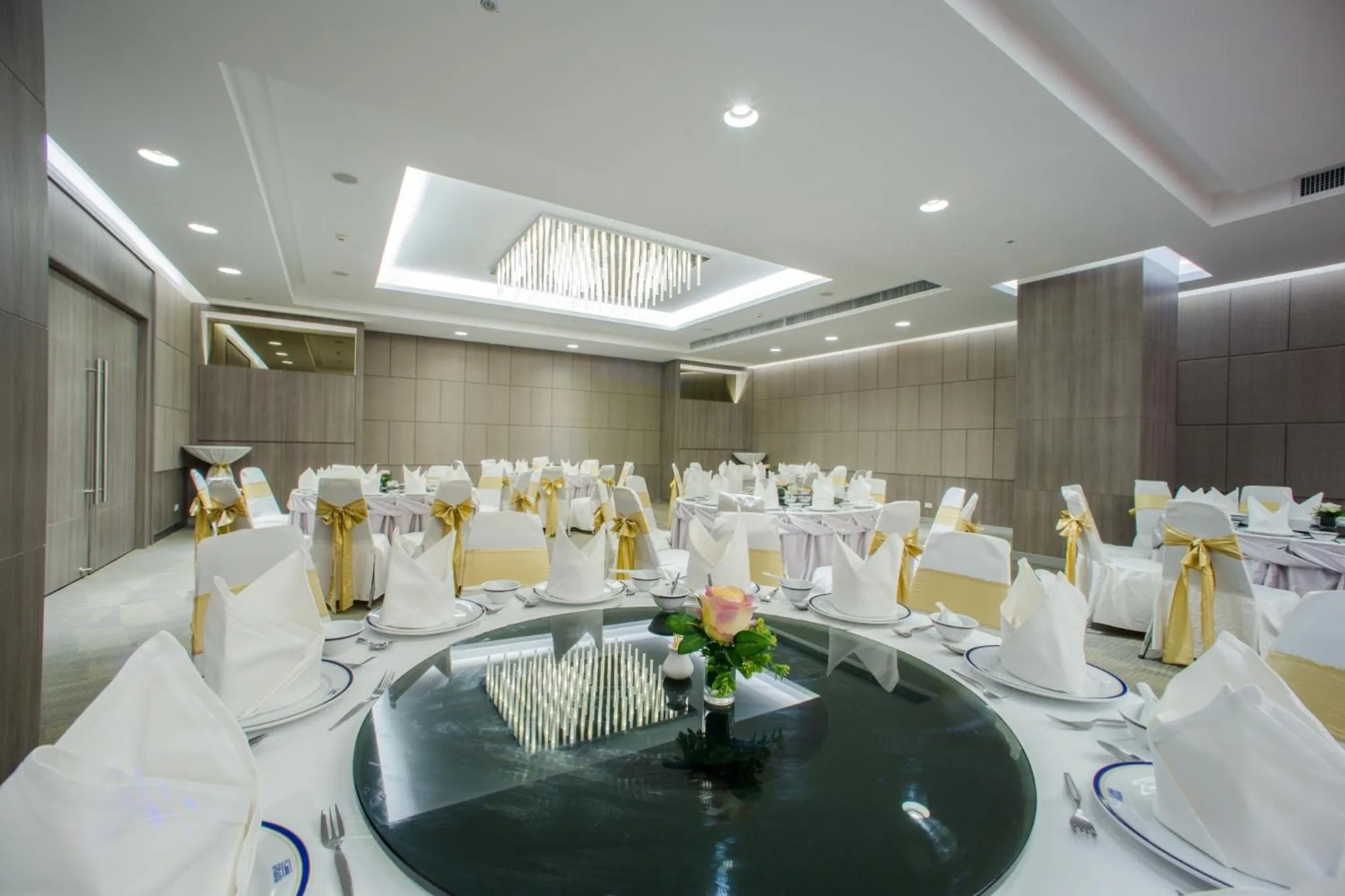 Topland Hotel & Convention Centre