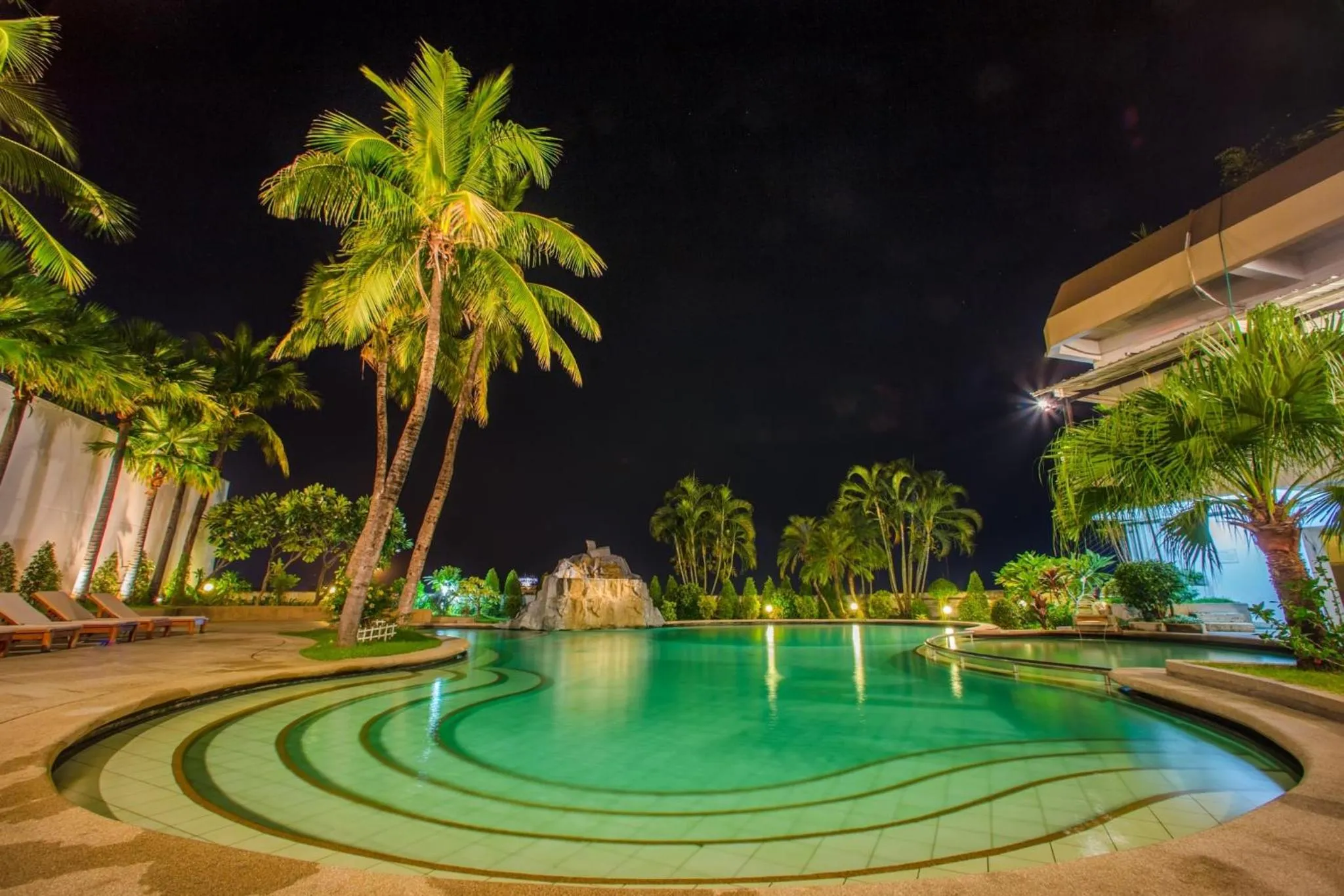 Topland Hotel & Convention Centre