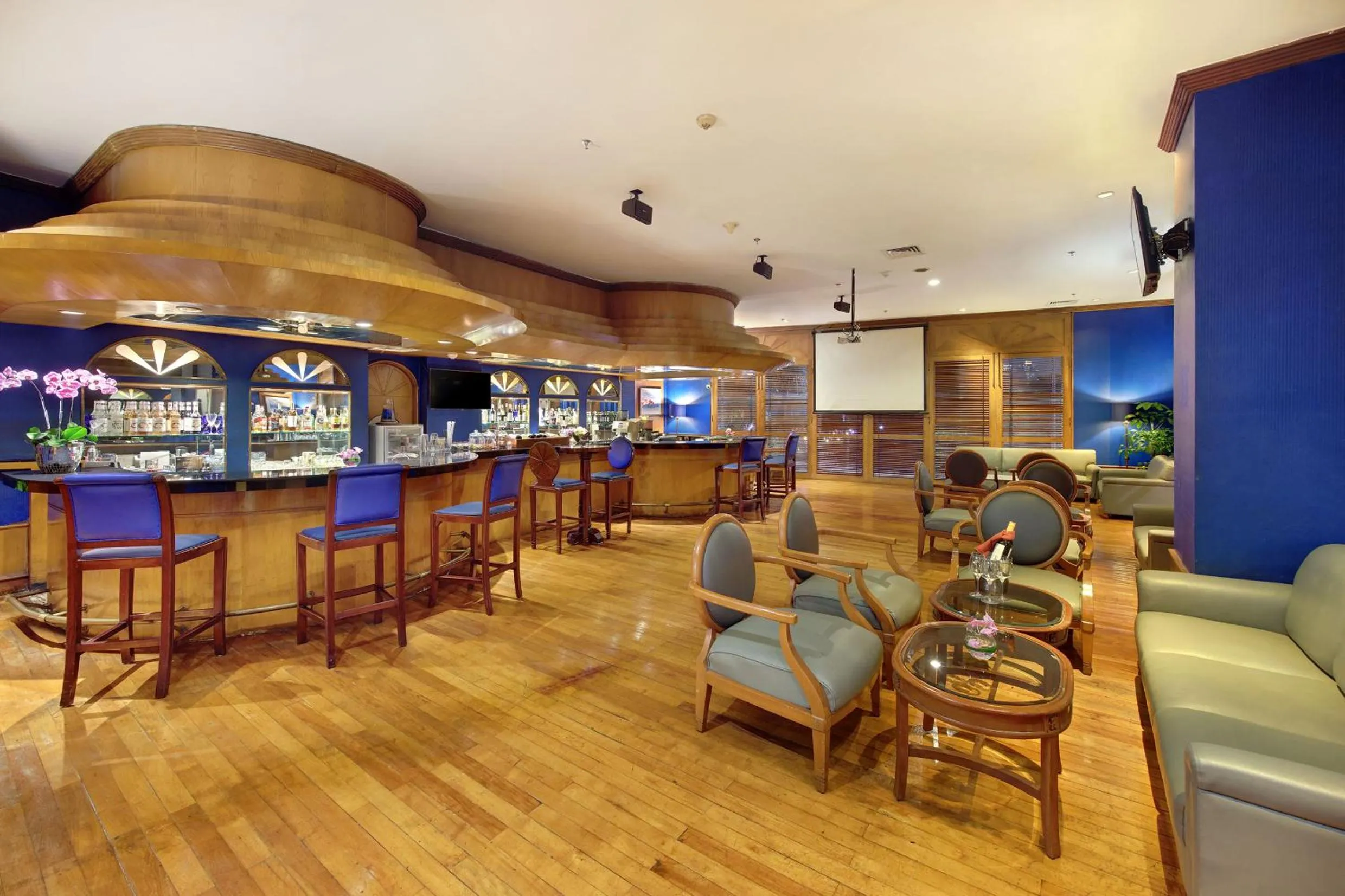 Lounge or bar in Lumire Hotel & Convention Centre
