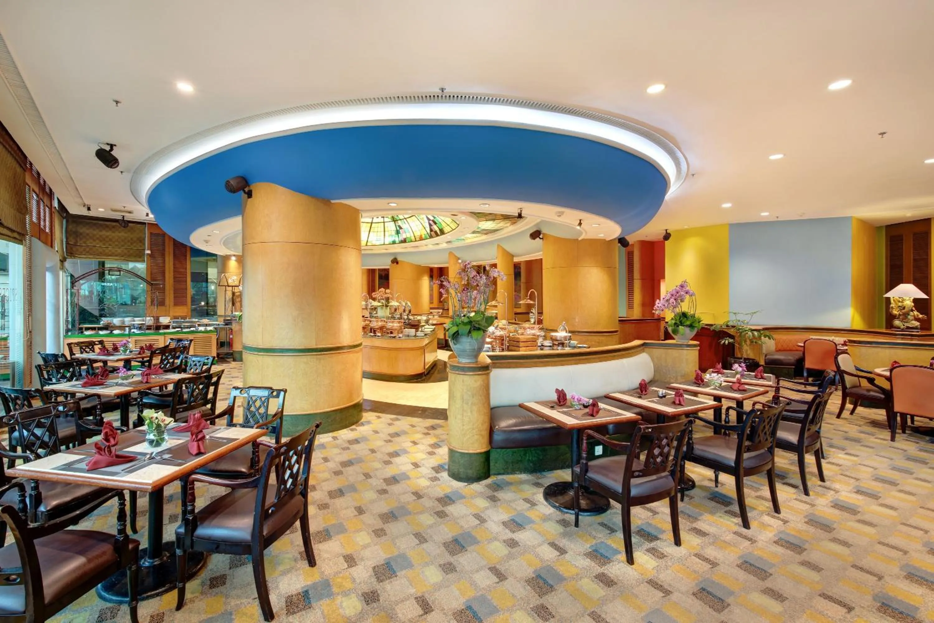 Restaurant/places to eat in Lumire Hotel & Convention Centre