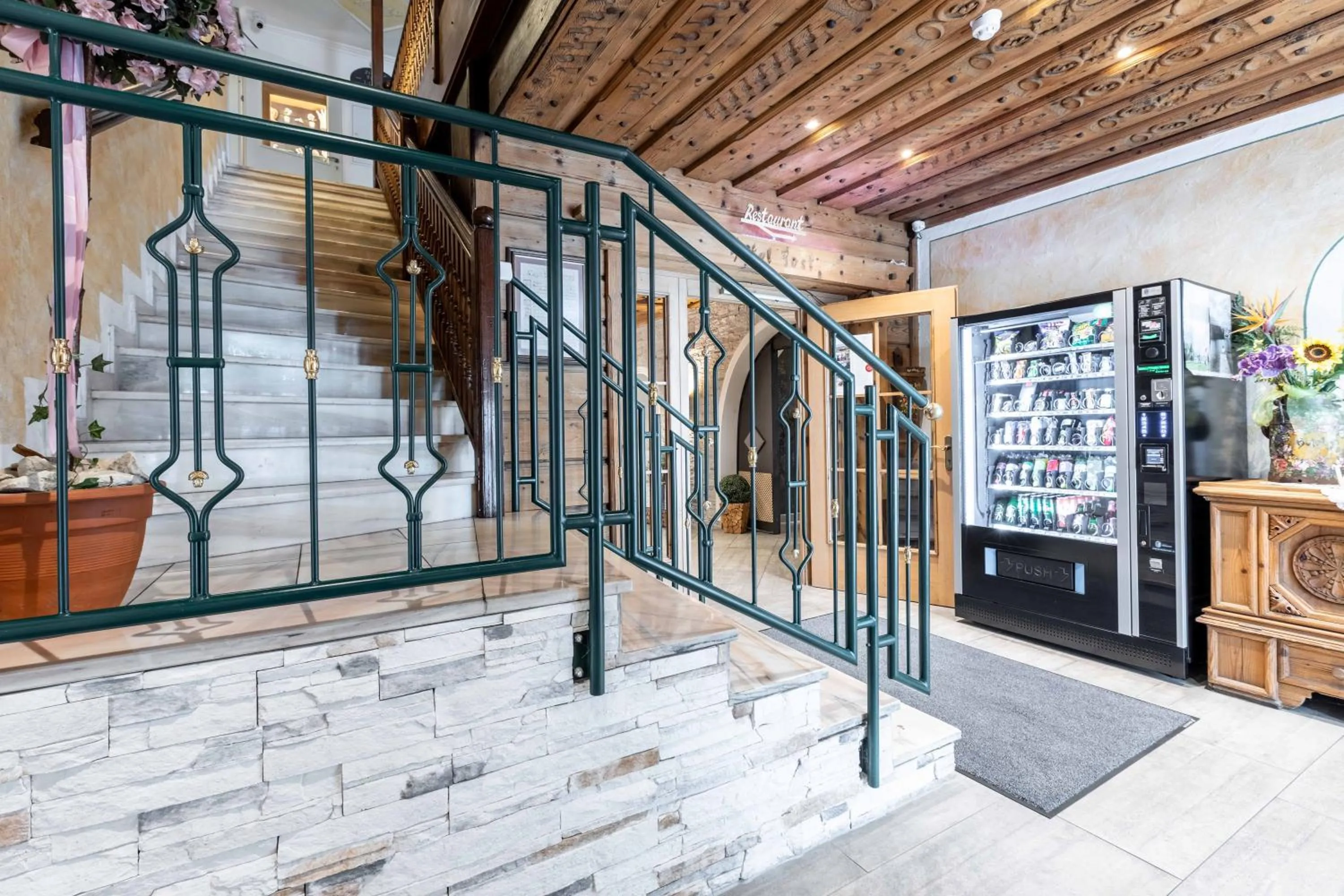 Hotel Post by keyone