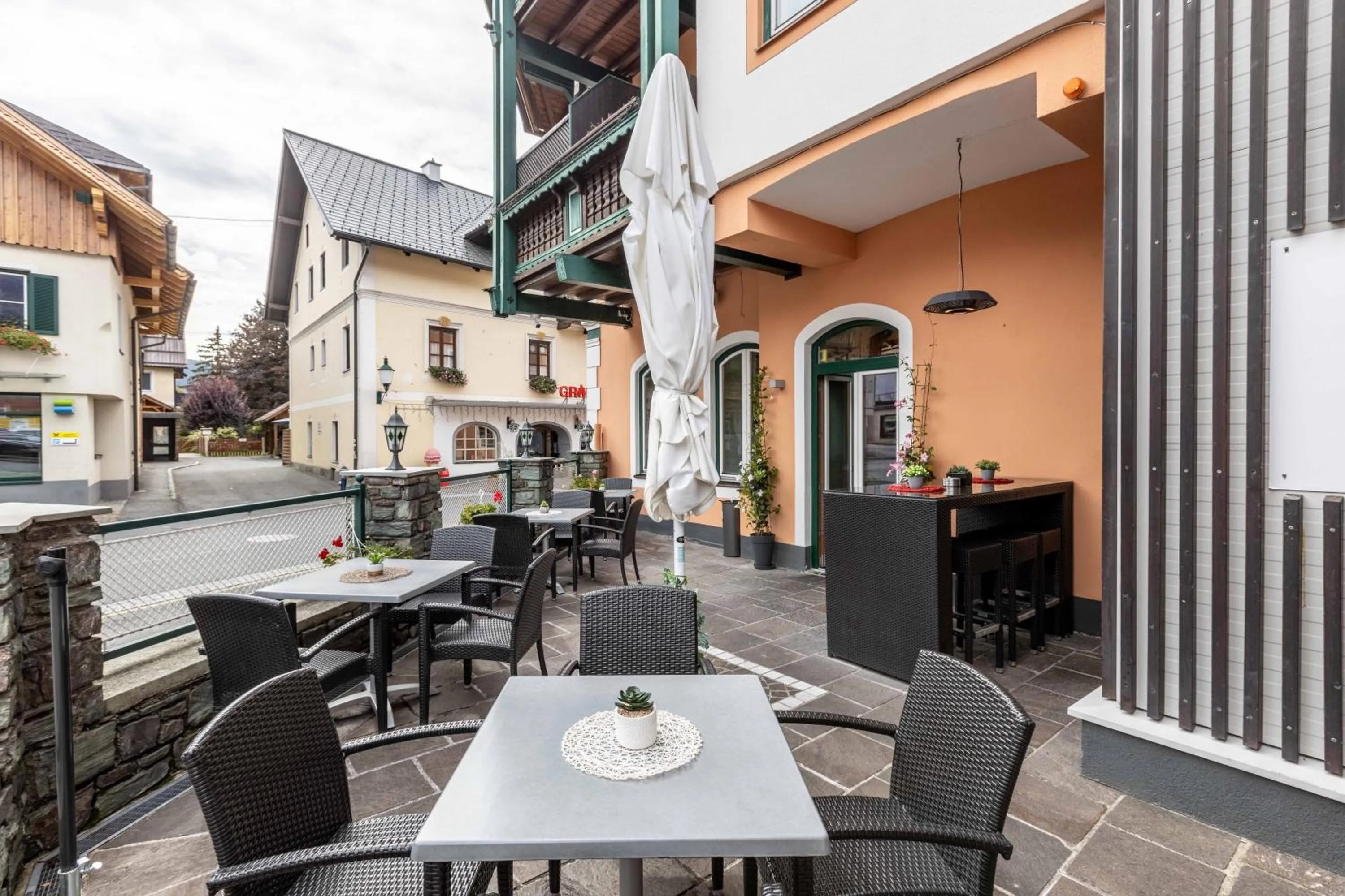 Hotel Post by keyone