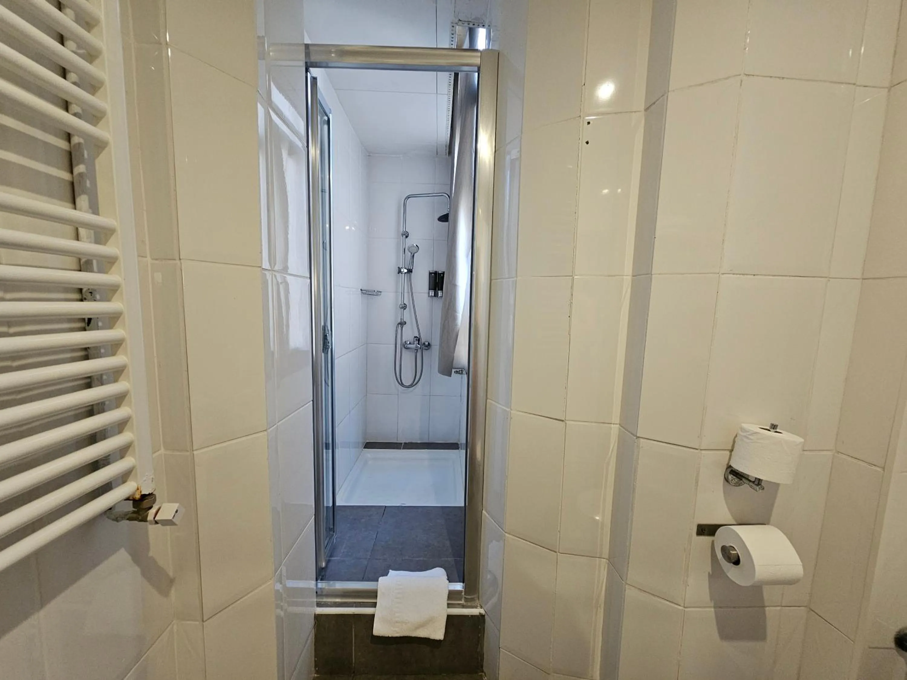 Shower in Hotel Palermo