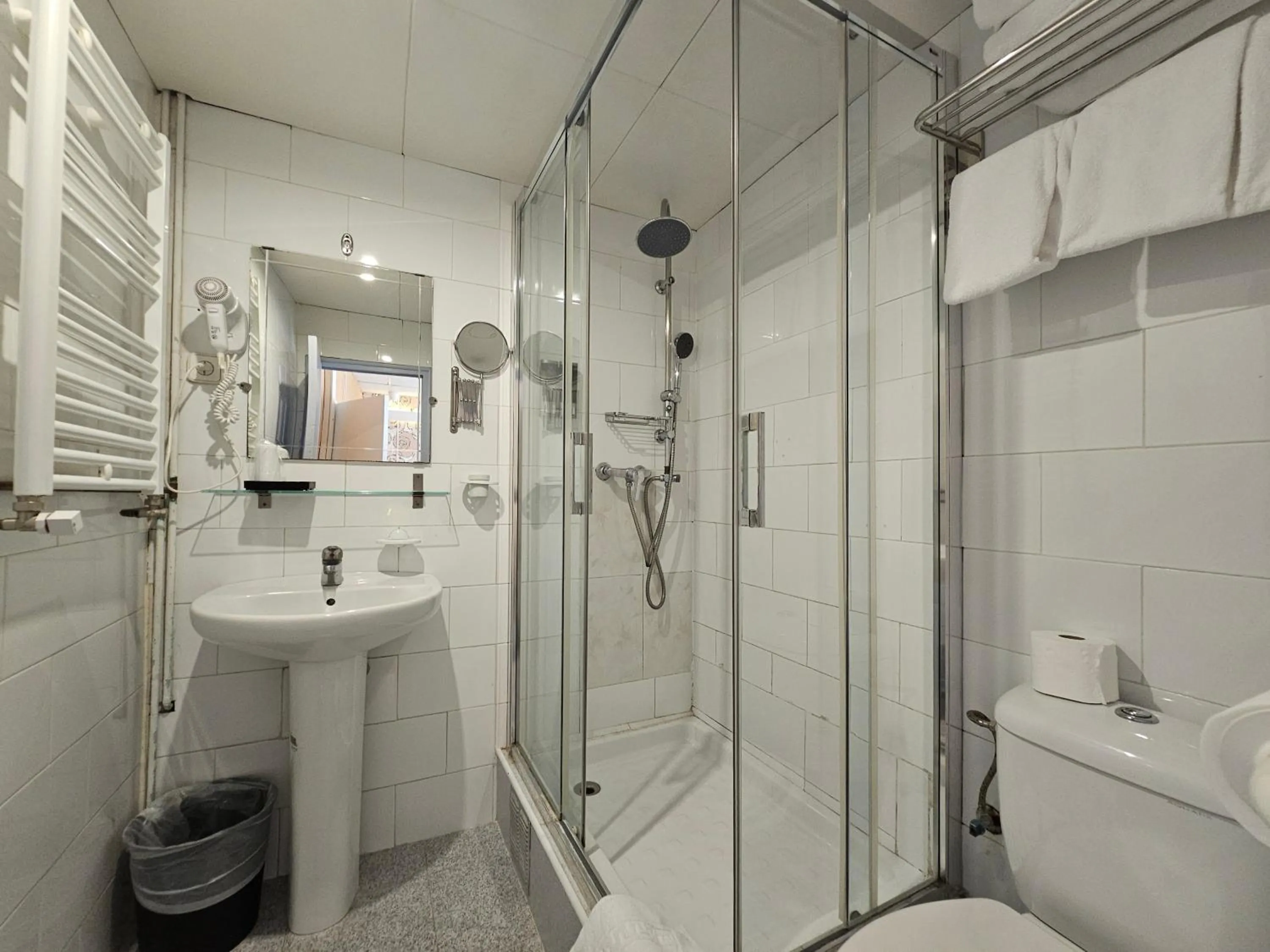 Shower in Hotel Palermo