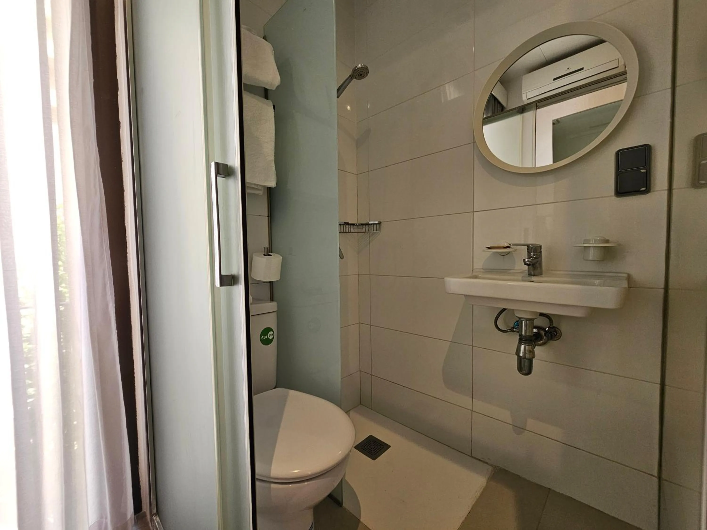 Shower in Hotel Palermo