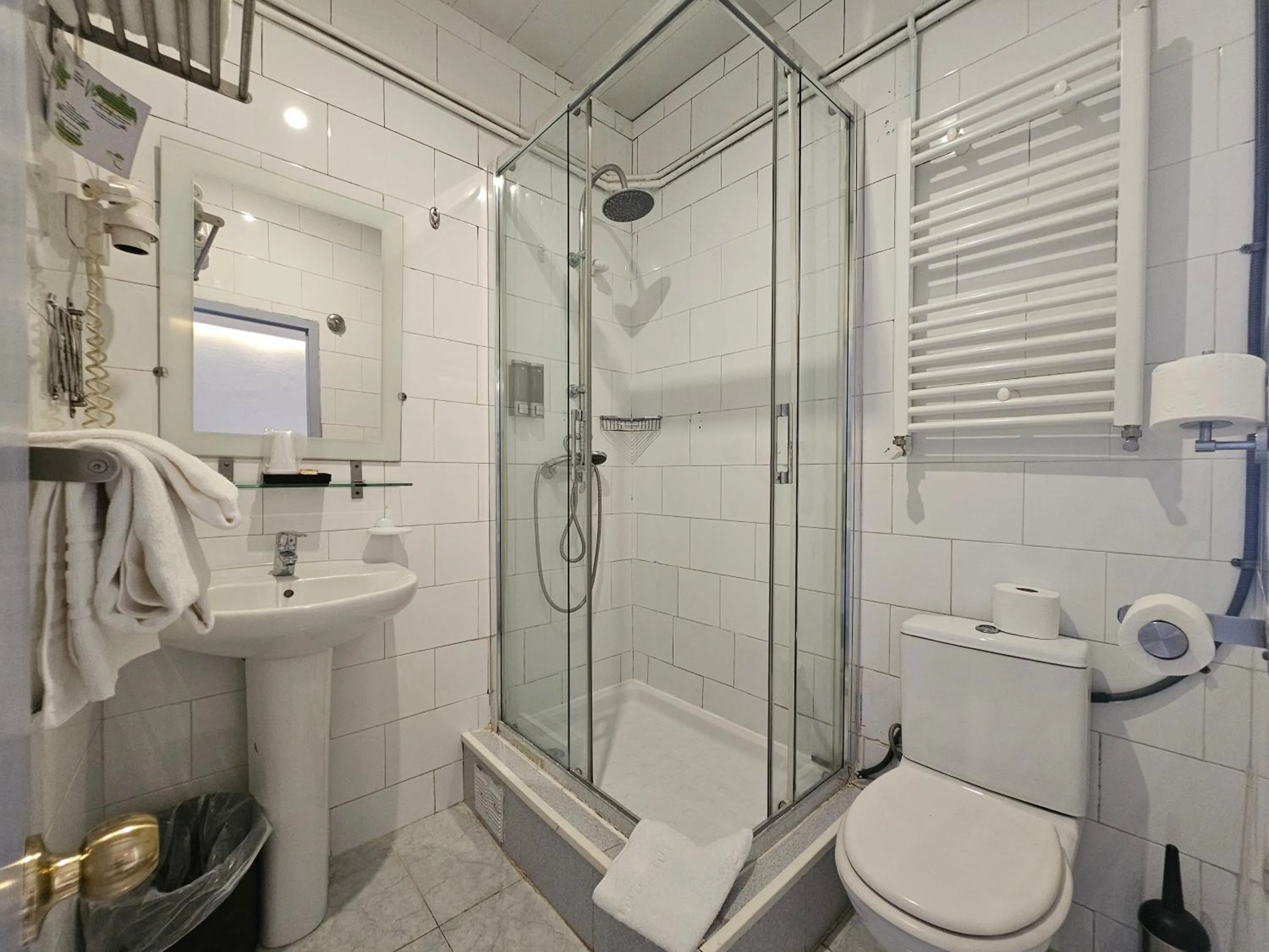 Shower in Hotel Palermo