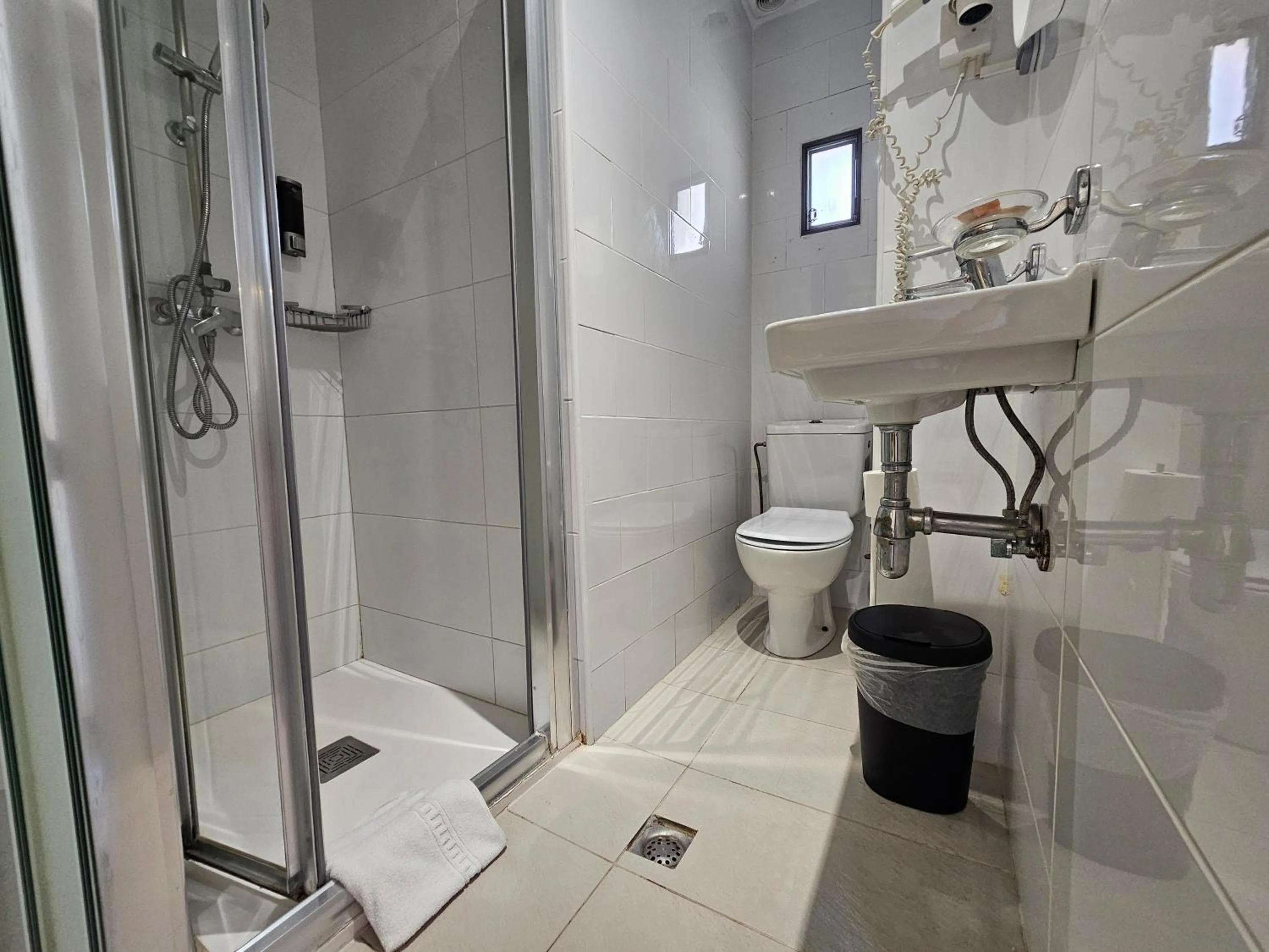 Shower in Hotel Palermo