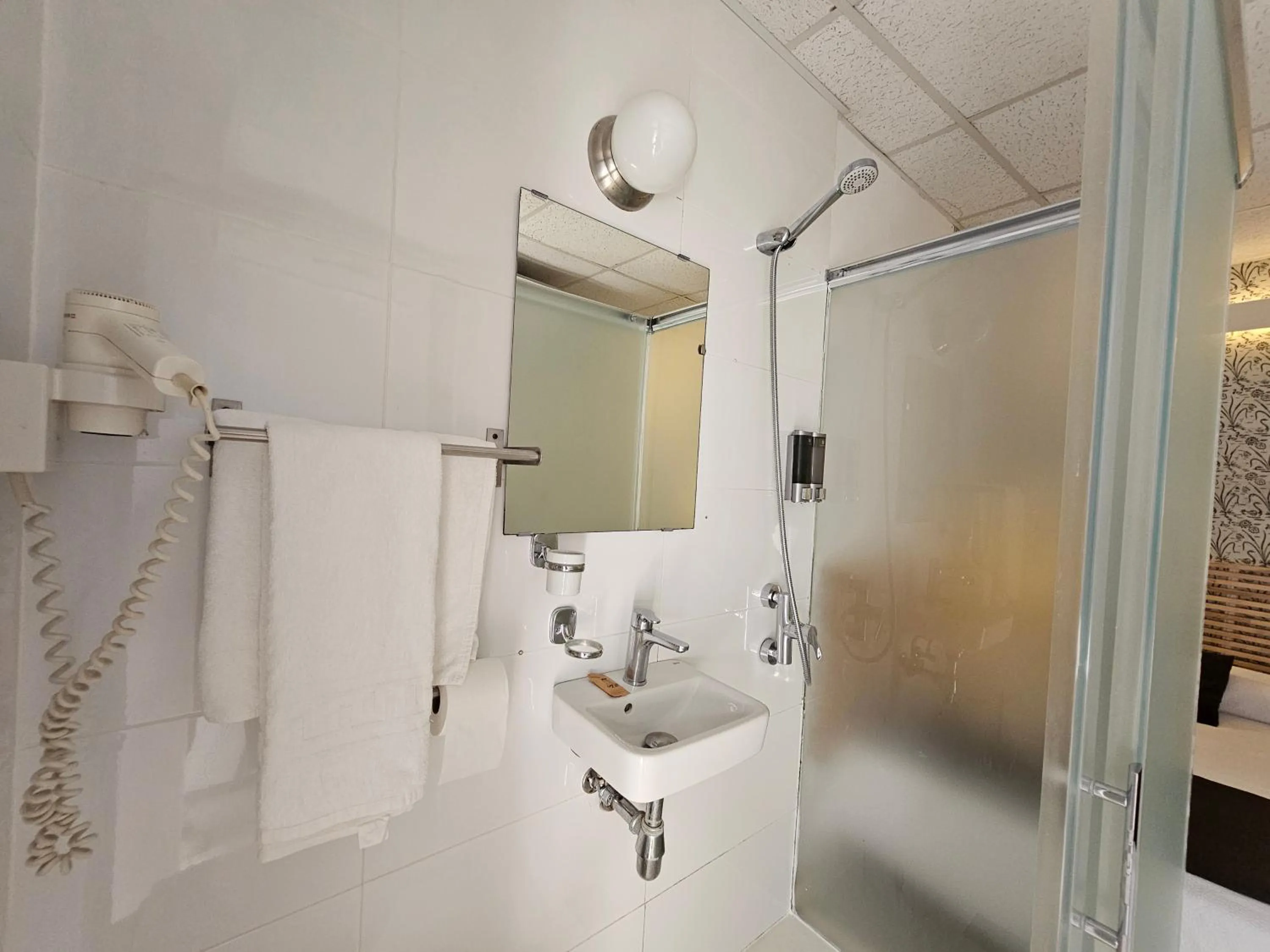 Shower in Hotel Palermo