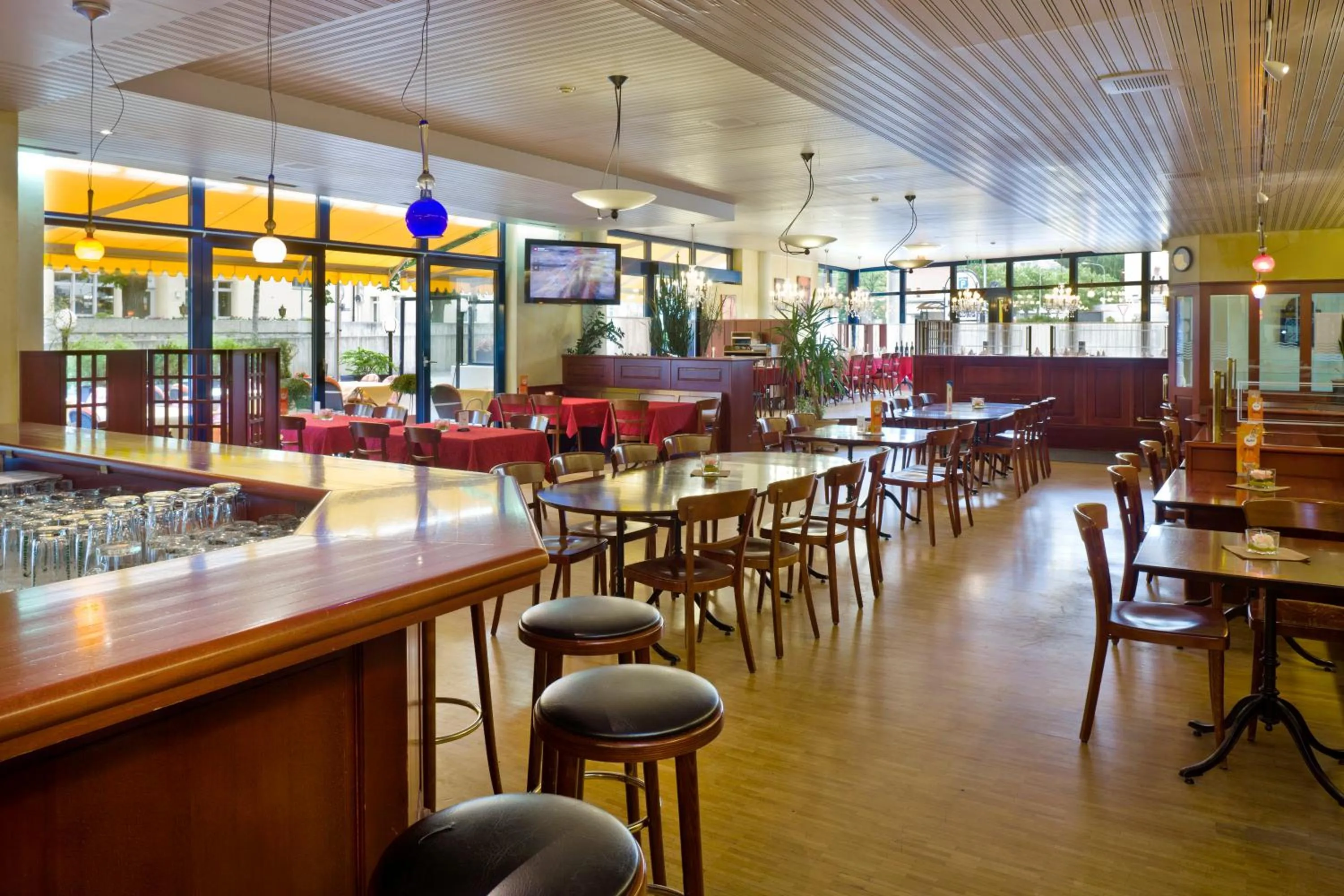 Restaurant/places to eat in Good Night Inn