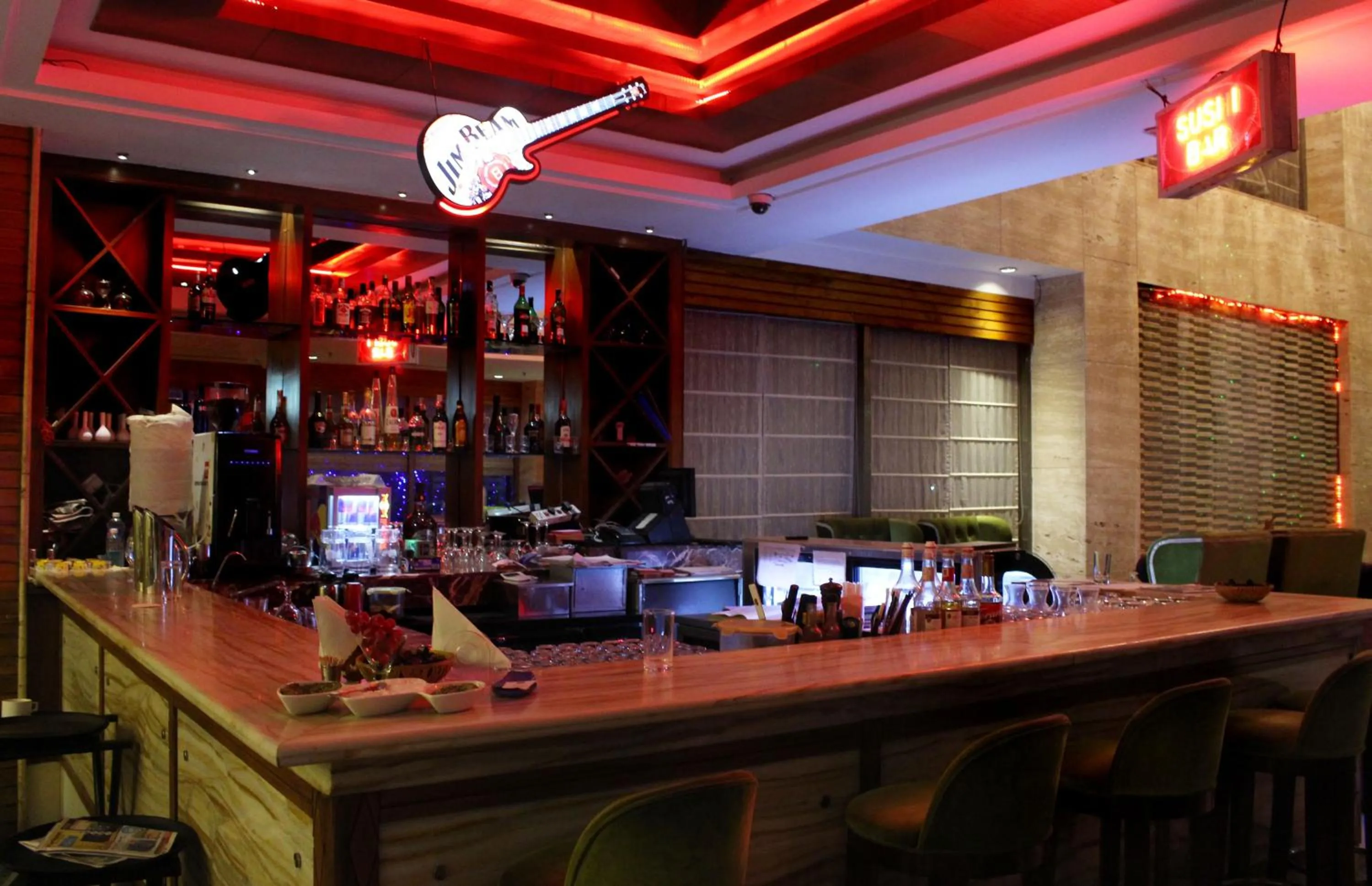 Lounge or bar in SkyCity Hotel Gurgaon
