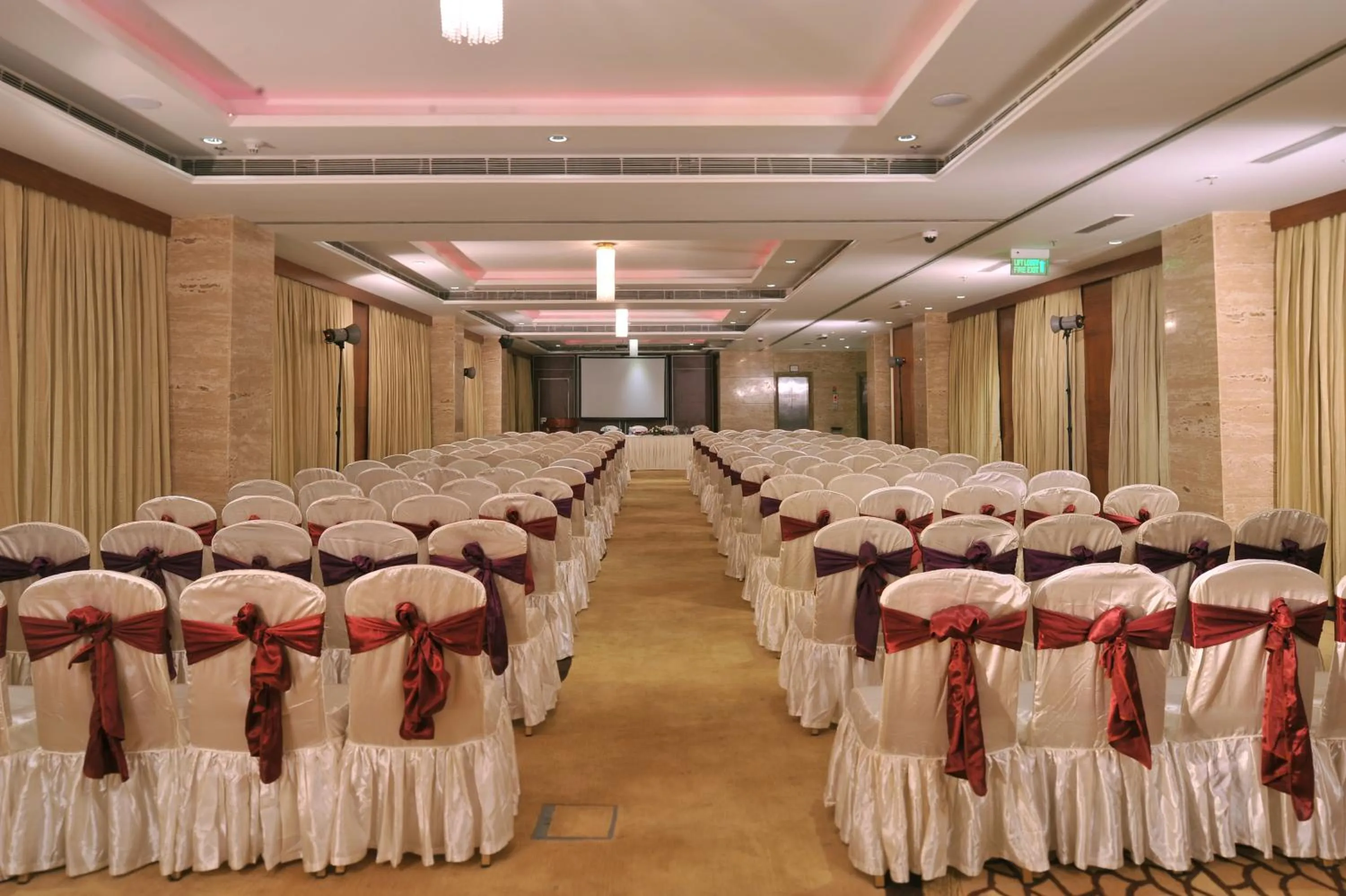 Banquet/Function facilities in SkyCity Hotel Gurgaon